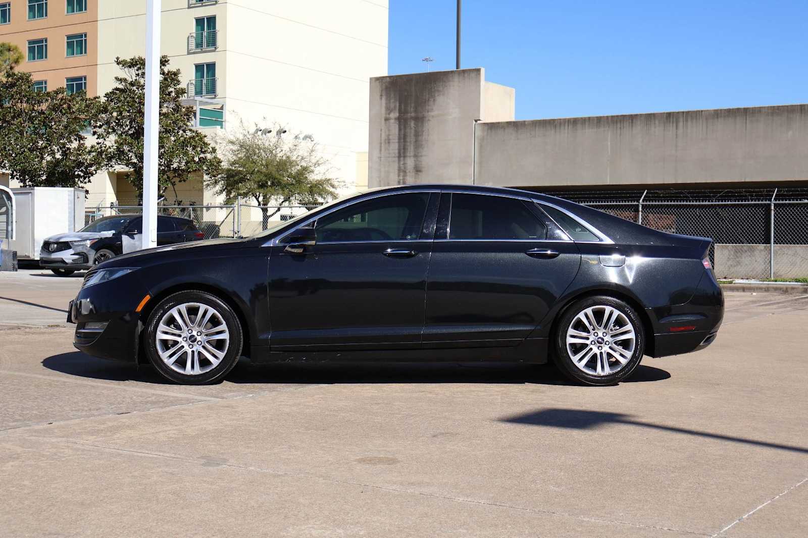 Thumbnail: 2014 Lincoln MKZ - 3