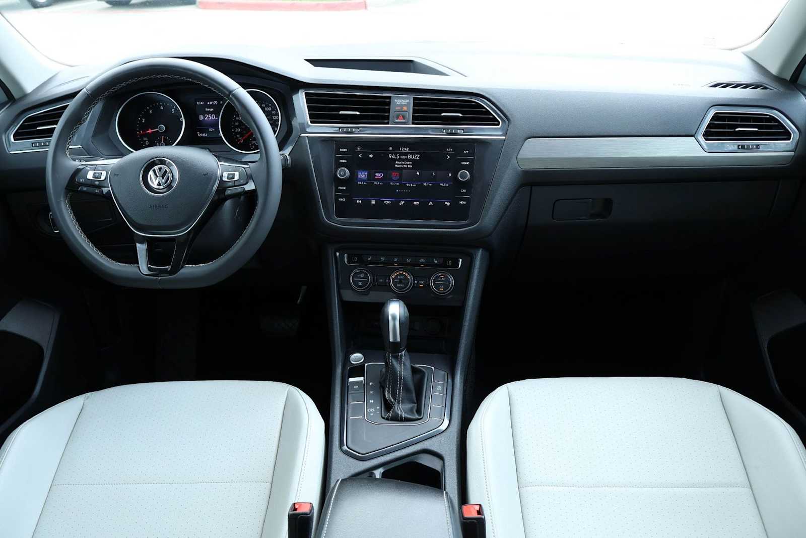 Thumbnail: 2021 Volkswagen Tiguan - 10