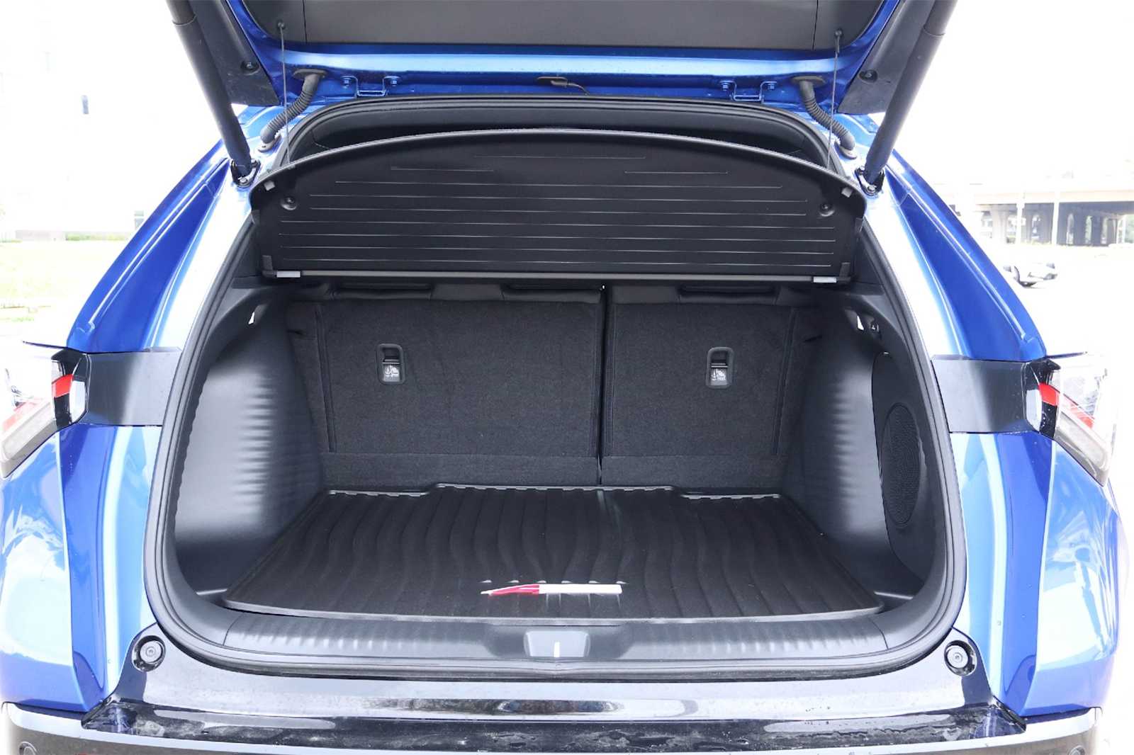 Thumbnail: 2025 Acura ADX - 19