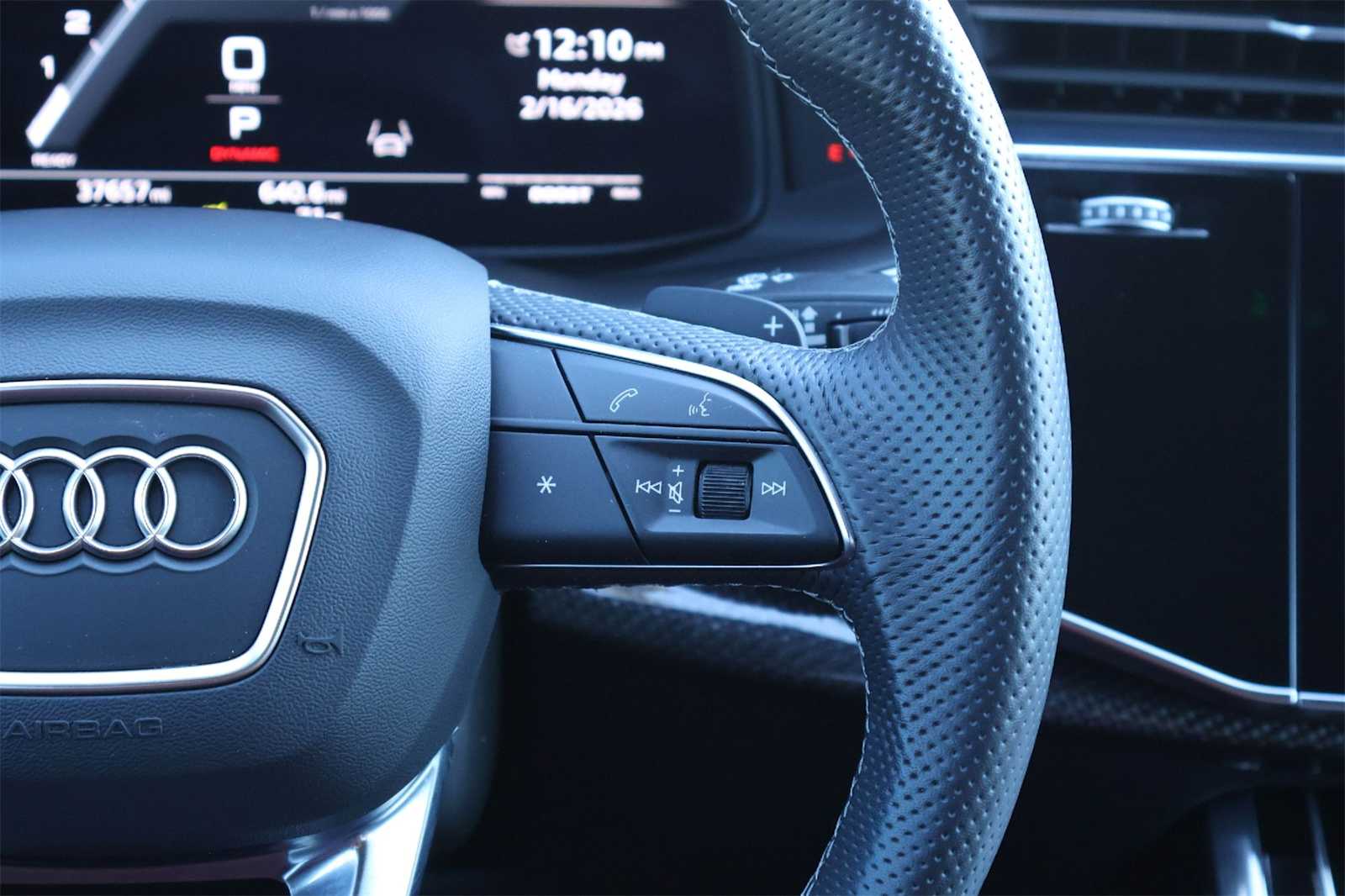 Thumbnail: 2024 Audi SQ7 - 23