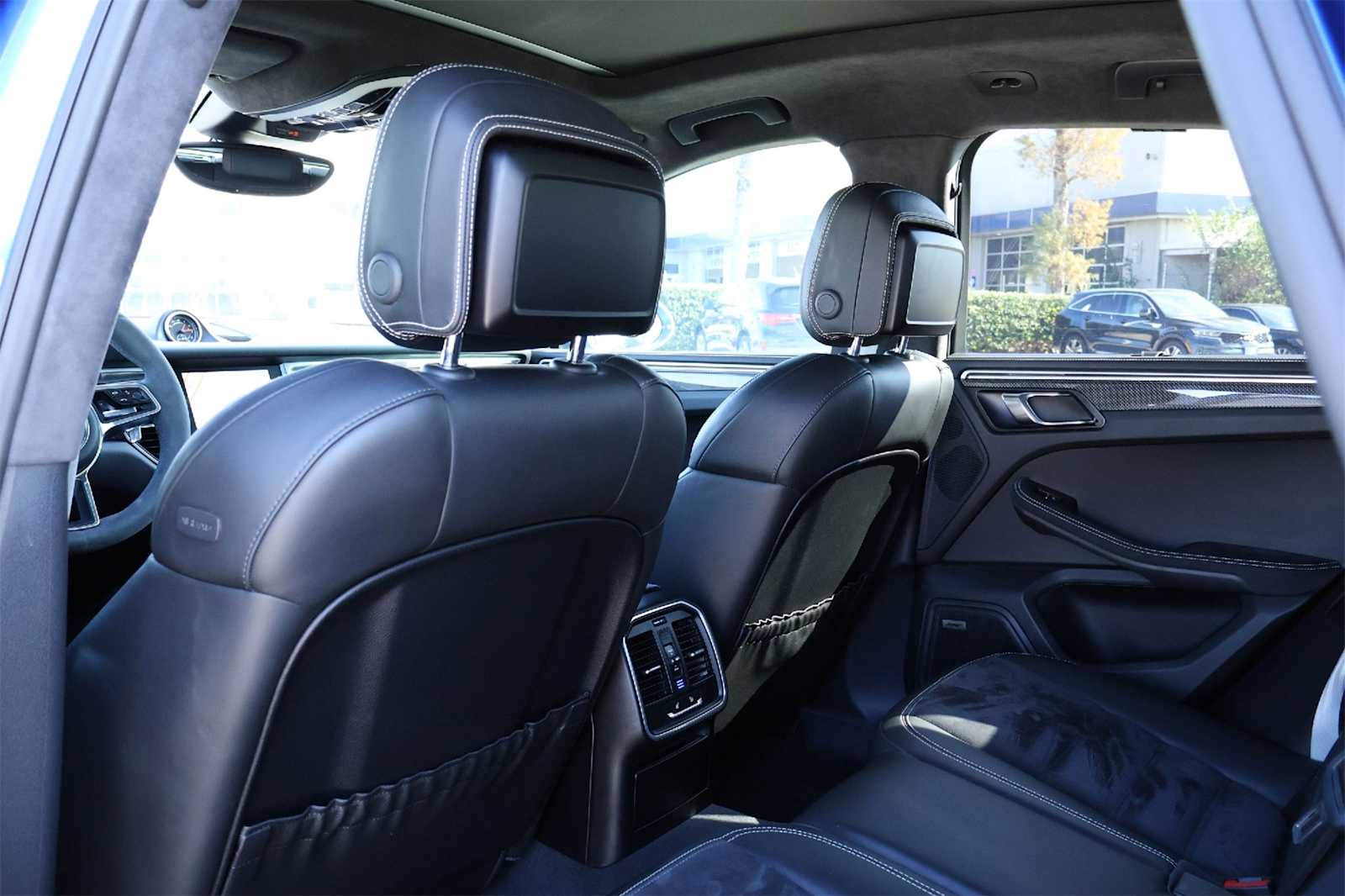 Thumbnail: 2017 Porsche Macan - 12