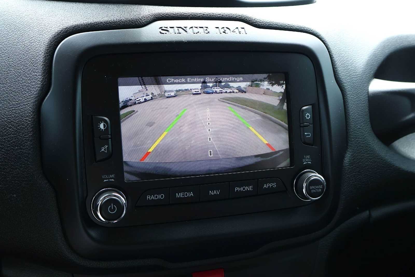 Thumbnail: 2016 Jeep Renegade - 28