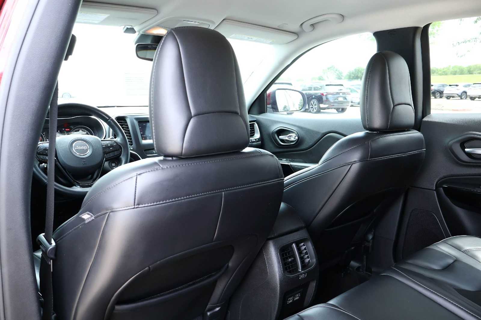 Thumbnail: 2021 Jeep Cherokee - 12