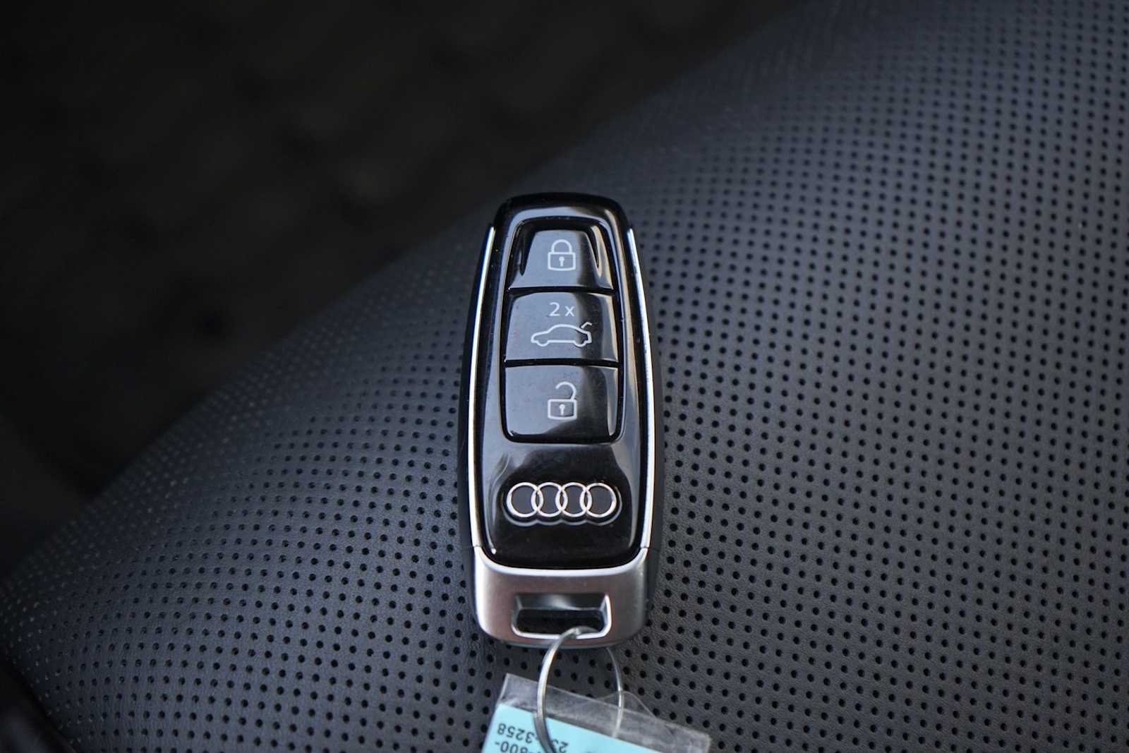 Thumbnail: 2019 Audi Q8 - 28