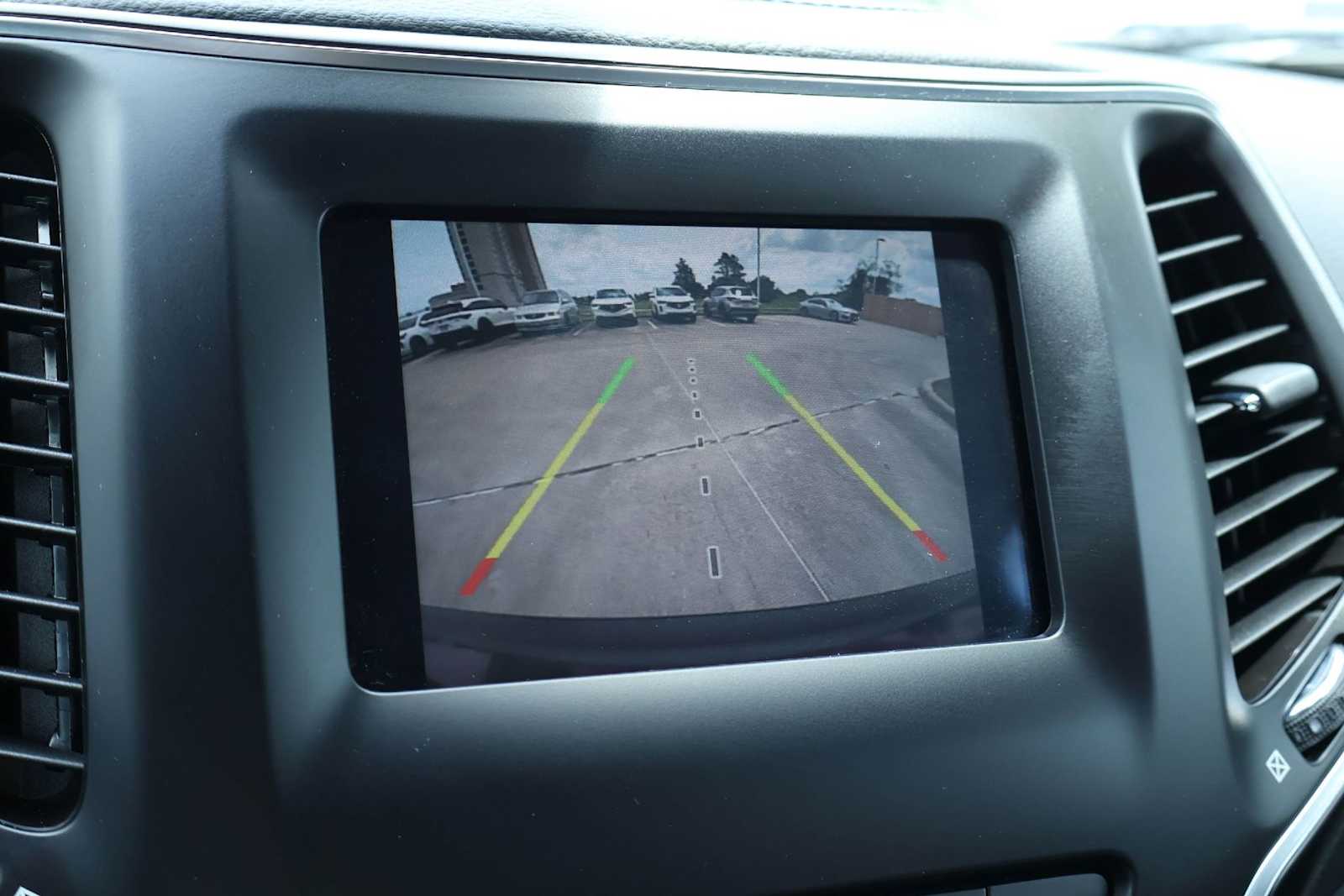 Thumbnail: 2021 Jeep Cherokee - 29