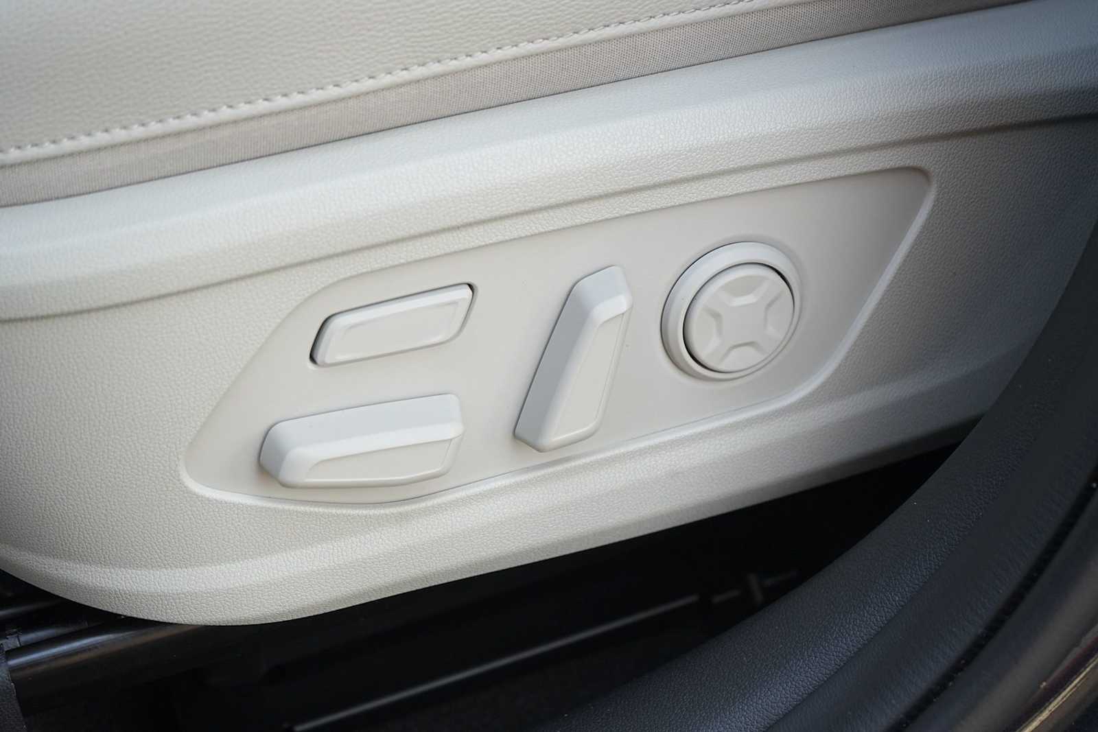 Thumbnail: 2023 Kia Sorento - 12