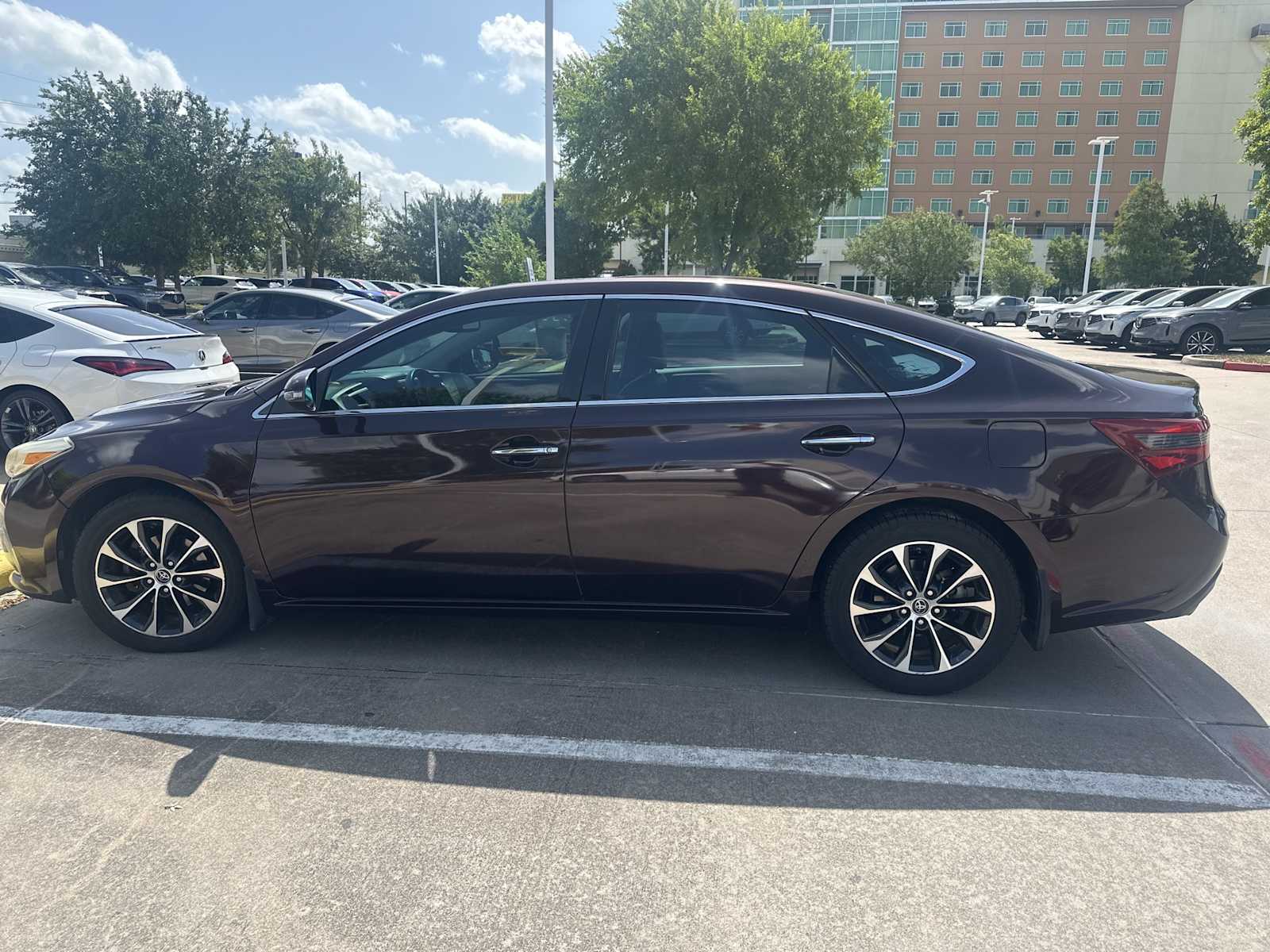 Thumbnail: 2016 Toyota Avalon - 9