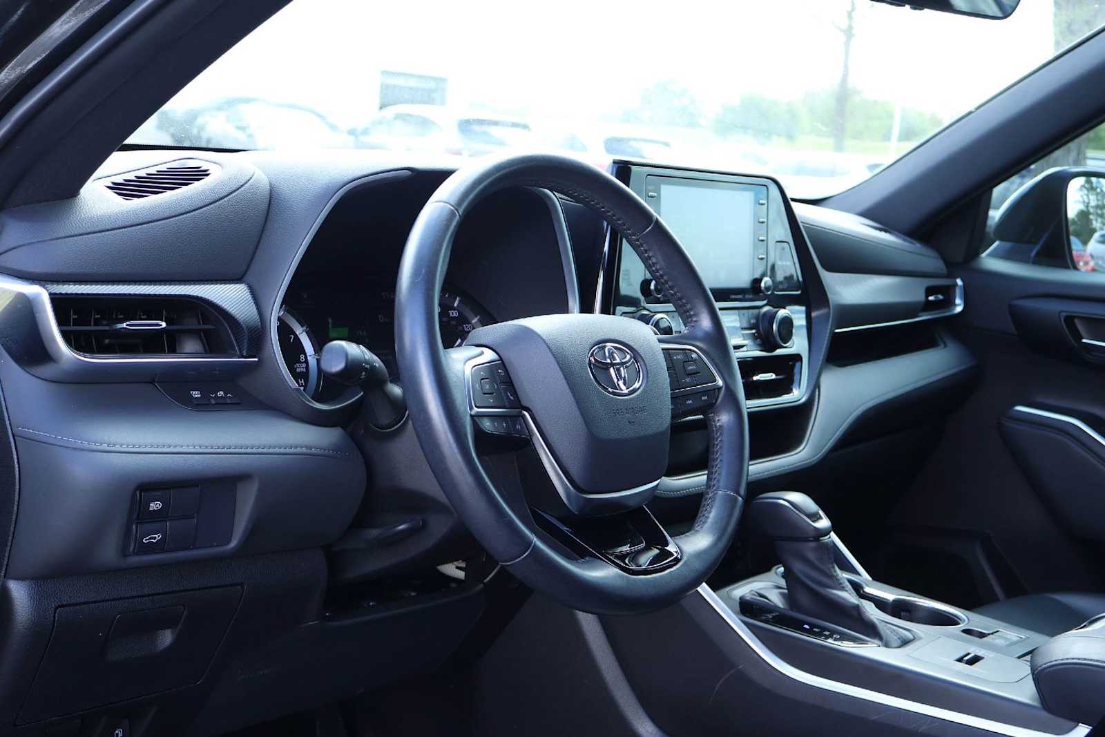 Thumbnail: 2021 Toyota Highlander - 2