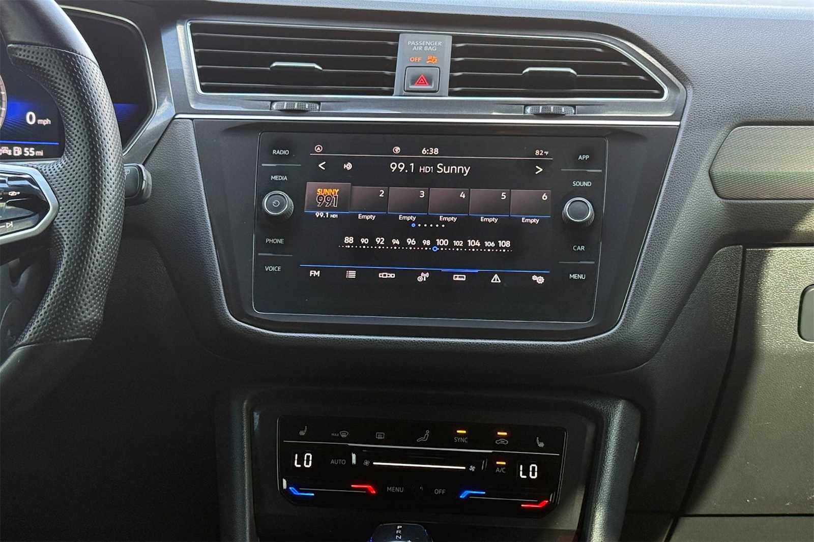 Thumbnail: 2022 Volkswagen Tiguan - 16