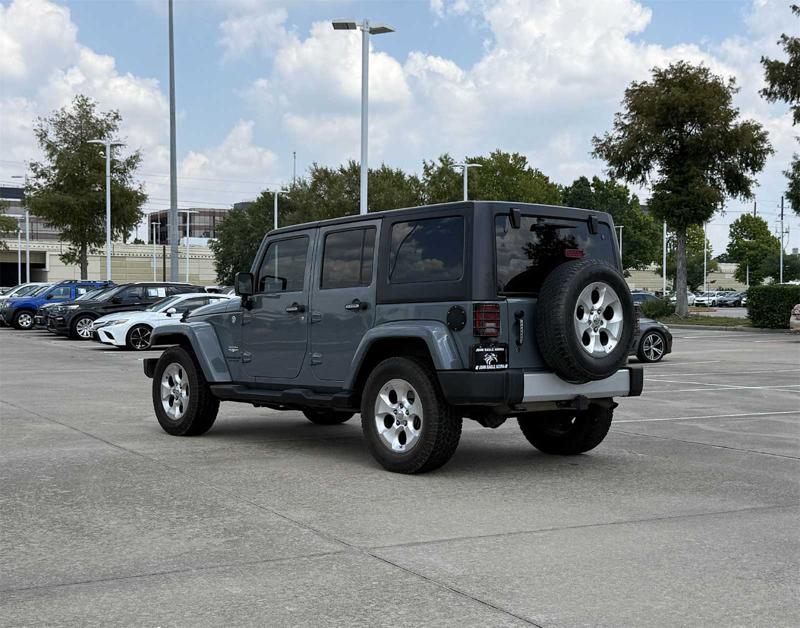 2015 Jeep Wrangler Unlimited Sahara photo 4