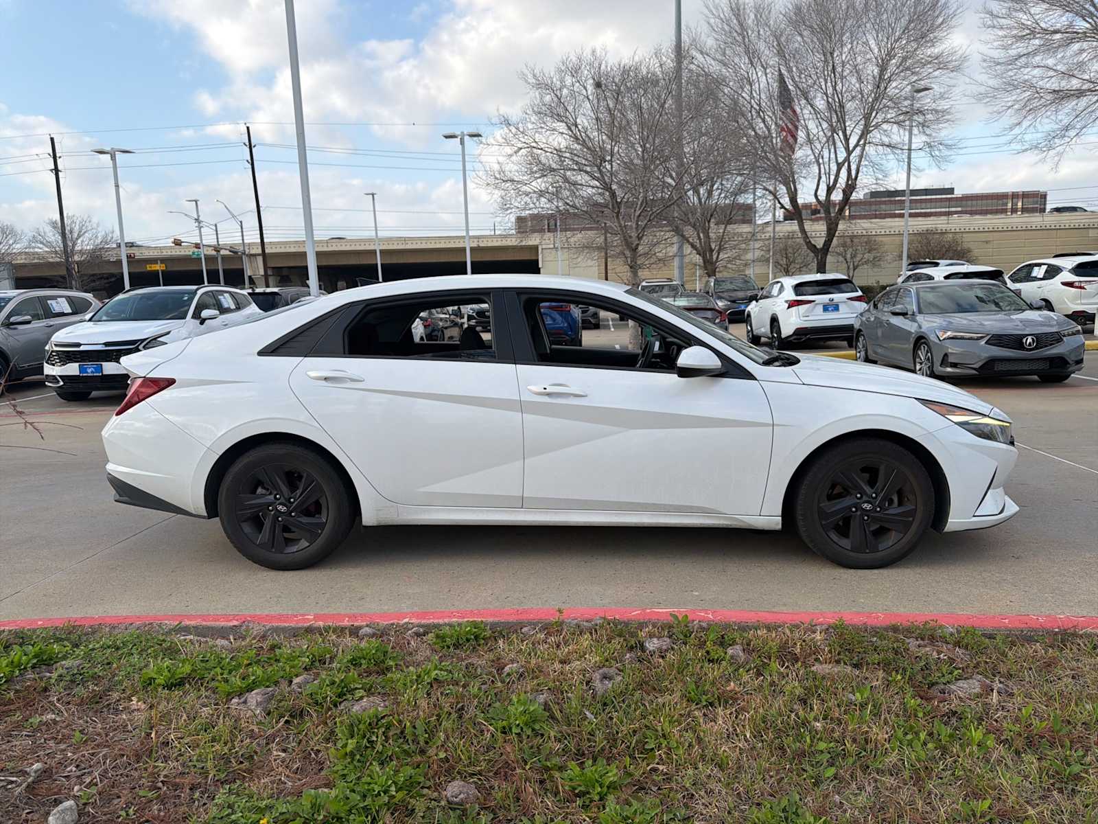 Thumbnail: 2021 Hyundai Elantra - 4