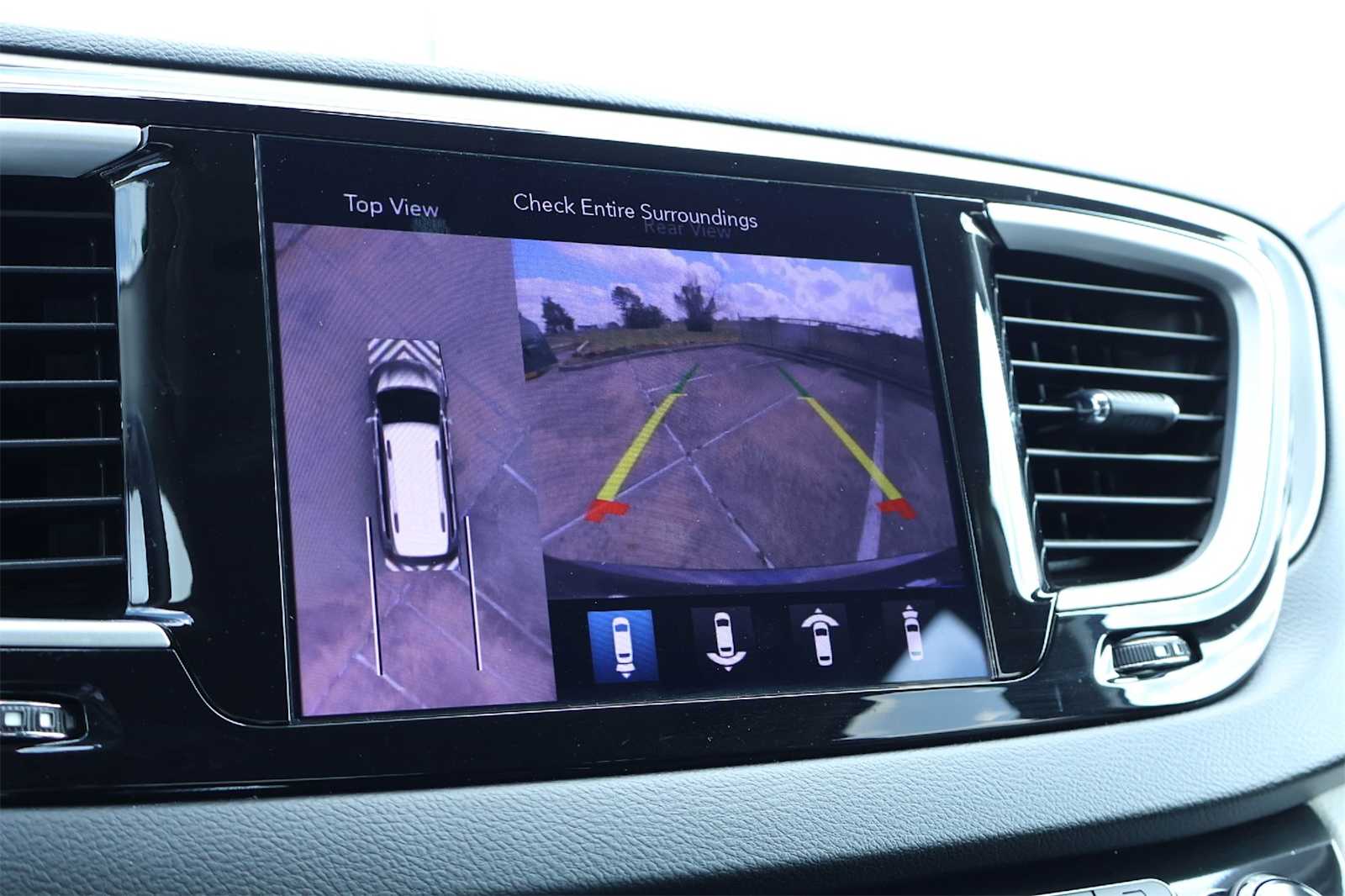 Thumbnail: 2020 Chrysler Pacifica - 29