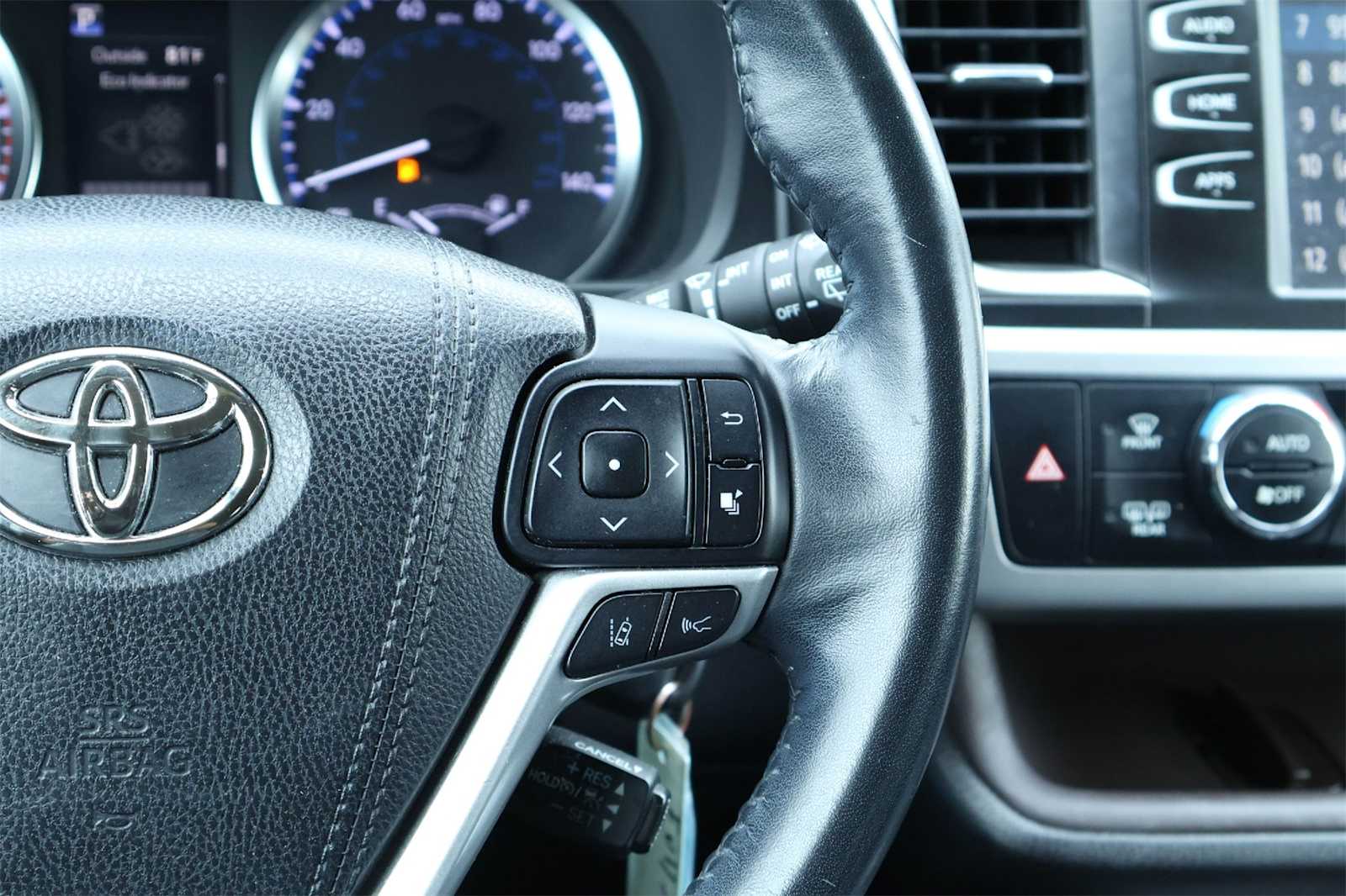 Thumbnail: 2018 Toyota Highlander - 23