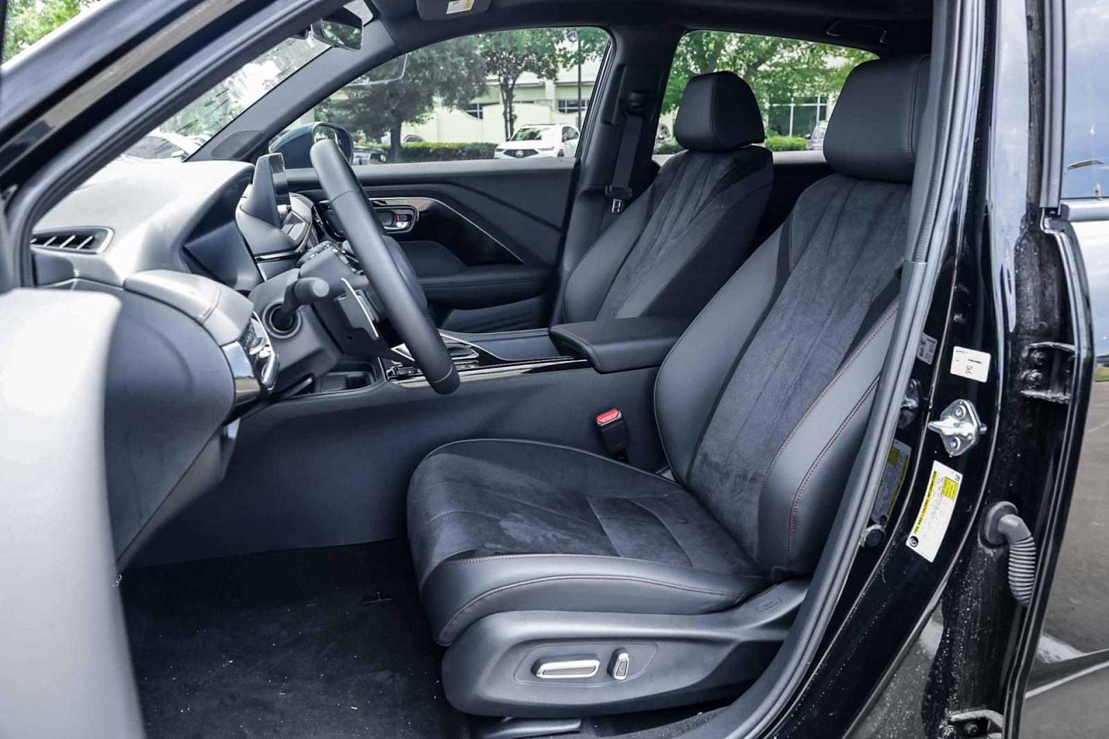 Thumbnail: 2025 Acura ADX - 11