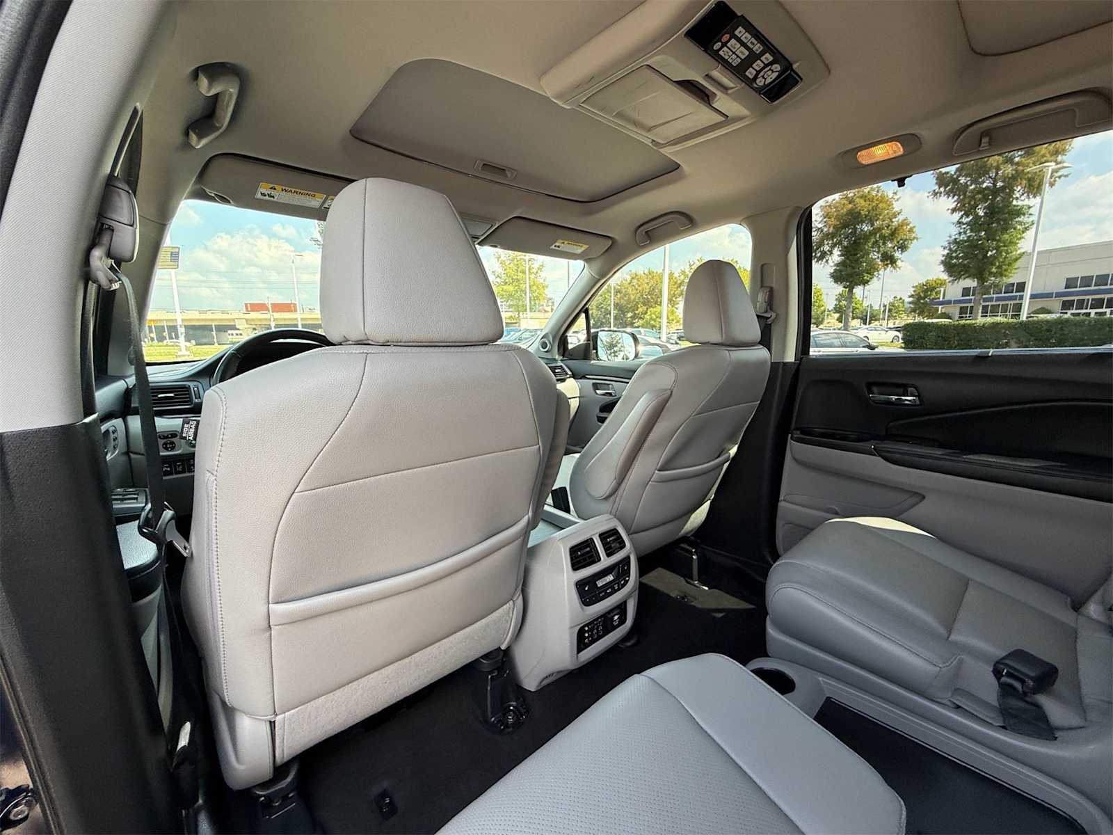 Thumbnail: 2018 Honda Pilot - 12