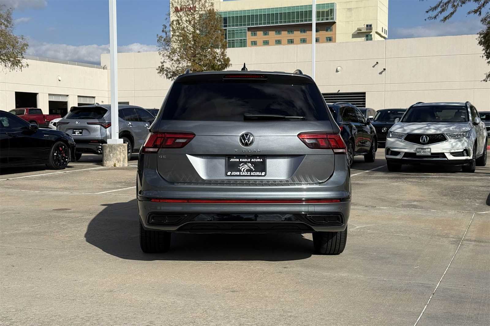 Thumbnail: 2022 Volkswagen Tiguan - 5