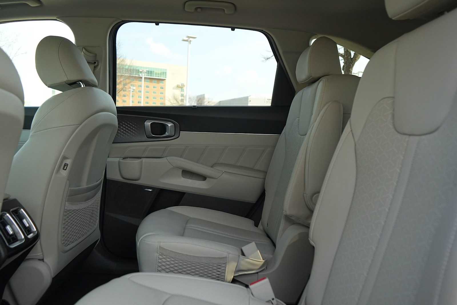 Thumbnail: 2023 Kia Sorento - 14