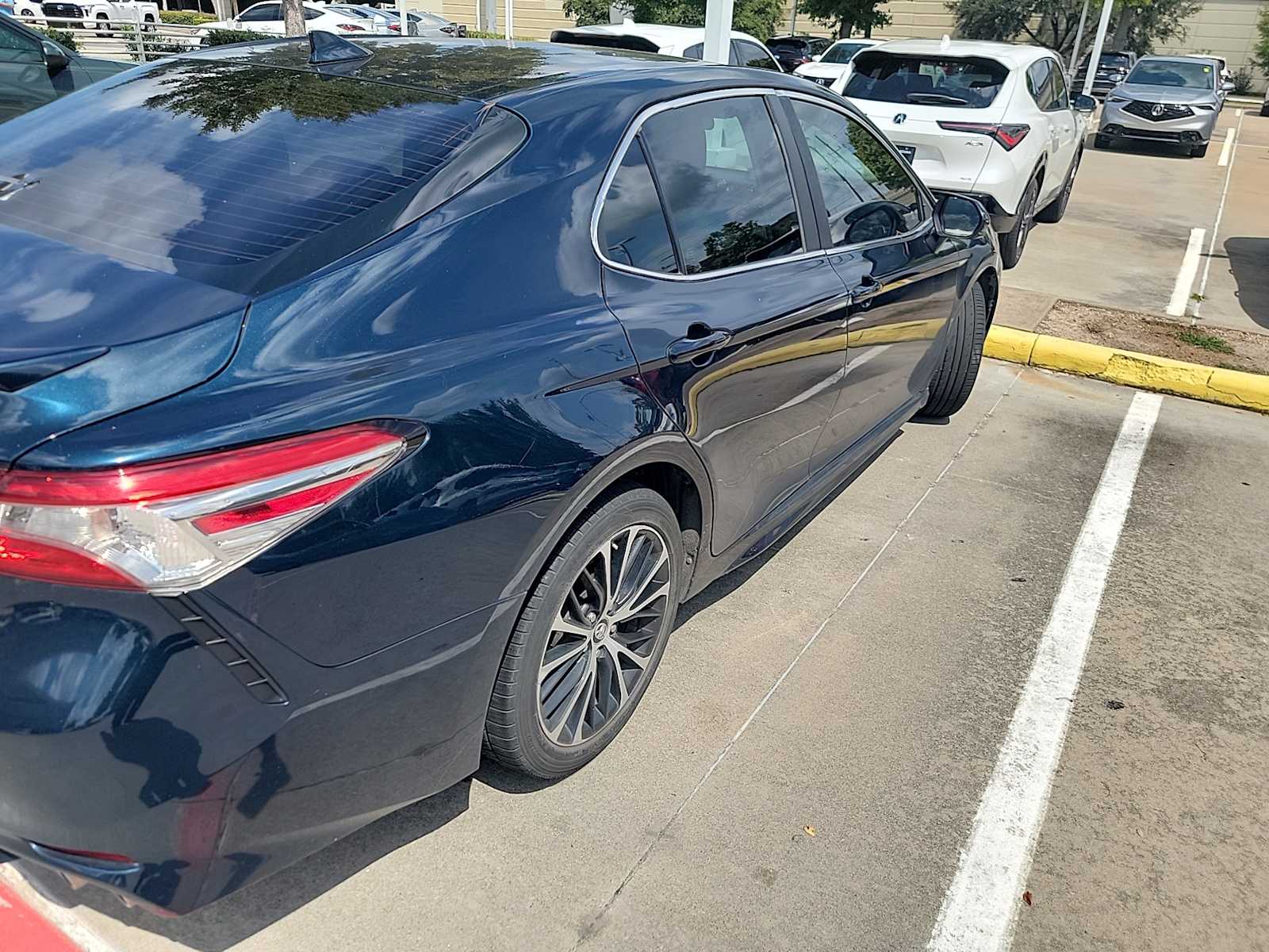 Thumbnail: 2019 Toyota Camry - 4