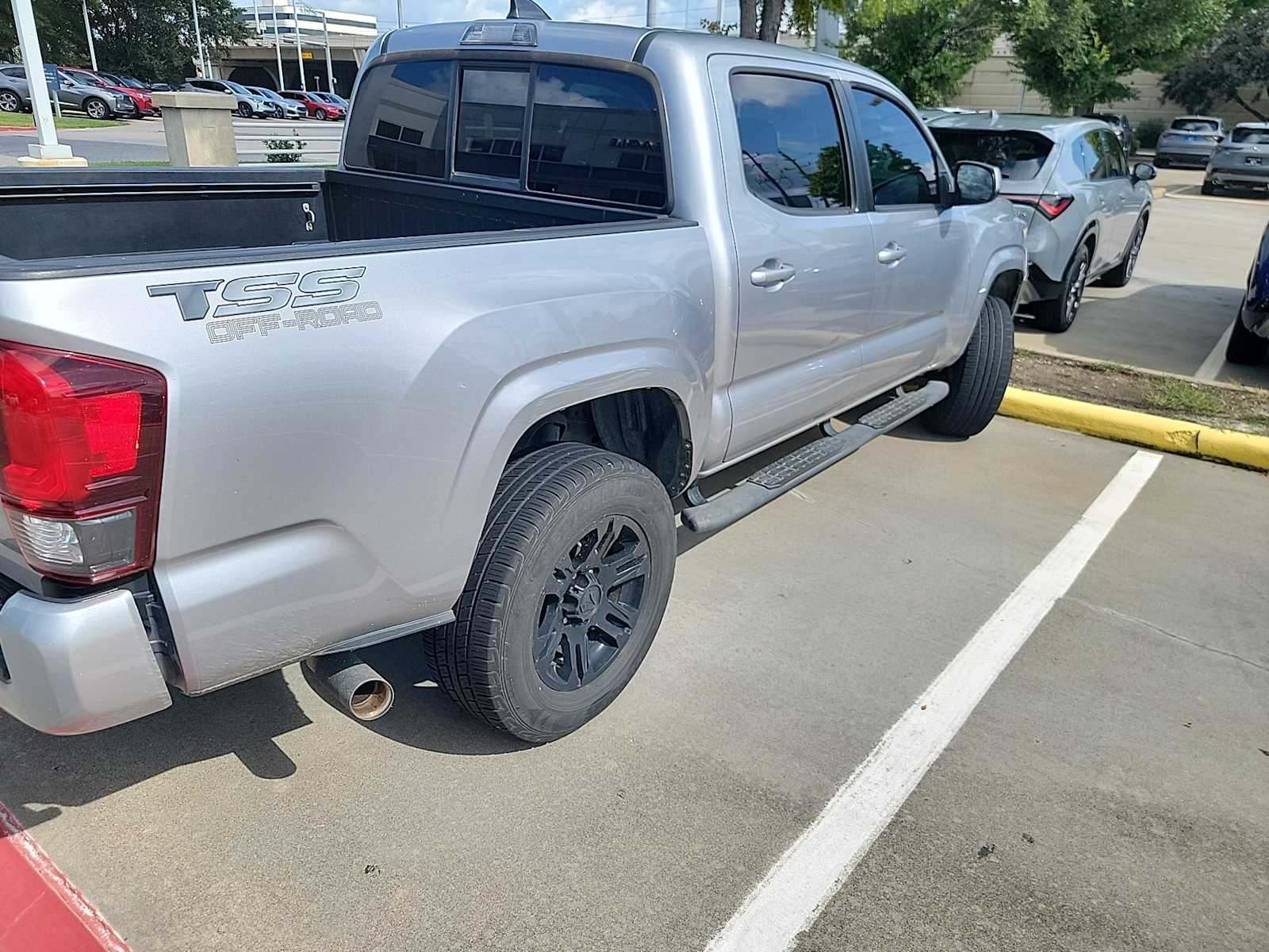 Thumbnail: 2020 Toyota Tacoma - 4