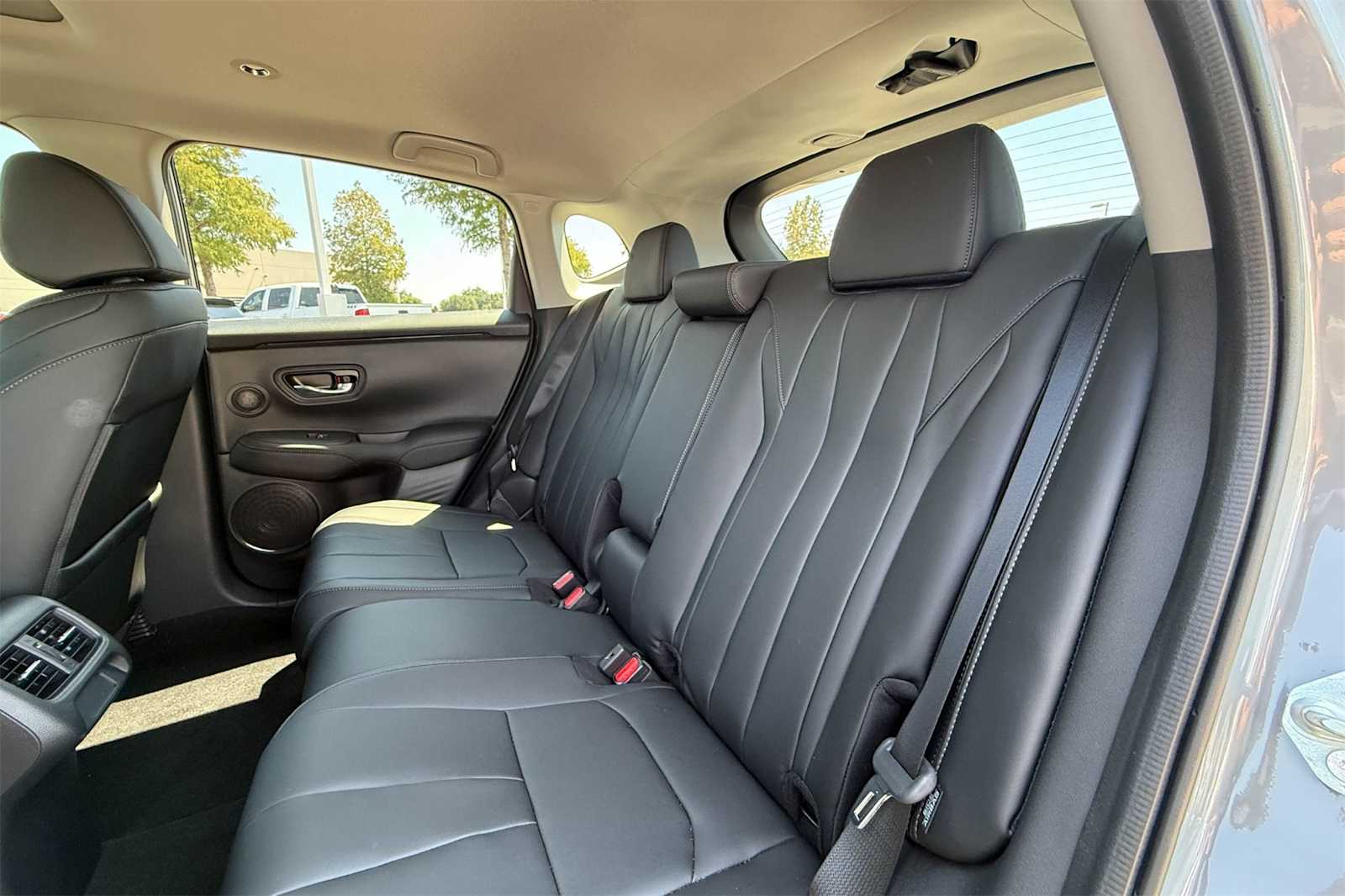 Thumbnail: 2025 Acura ADX - 13