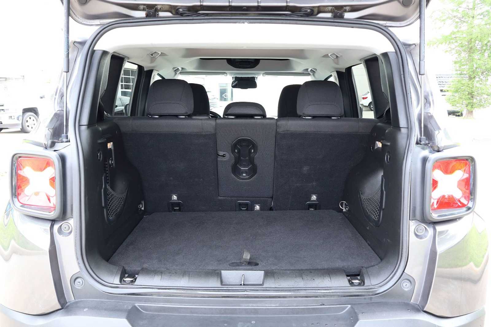 Thumbnail: 2016 Jeep Renegade - 19