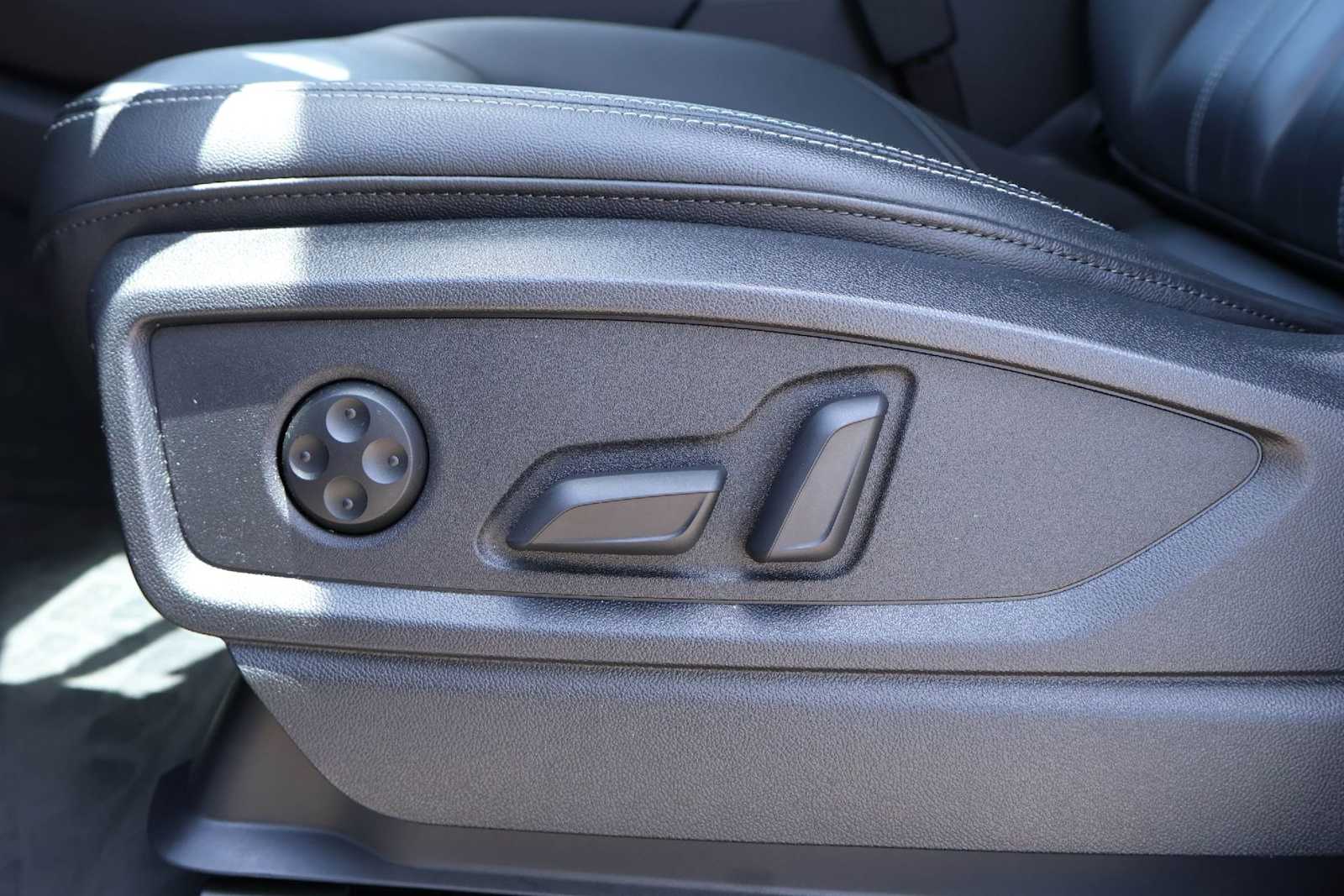 Thumbnail: 2023 Audi Q5 - 24