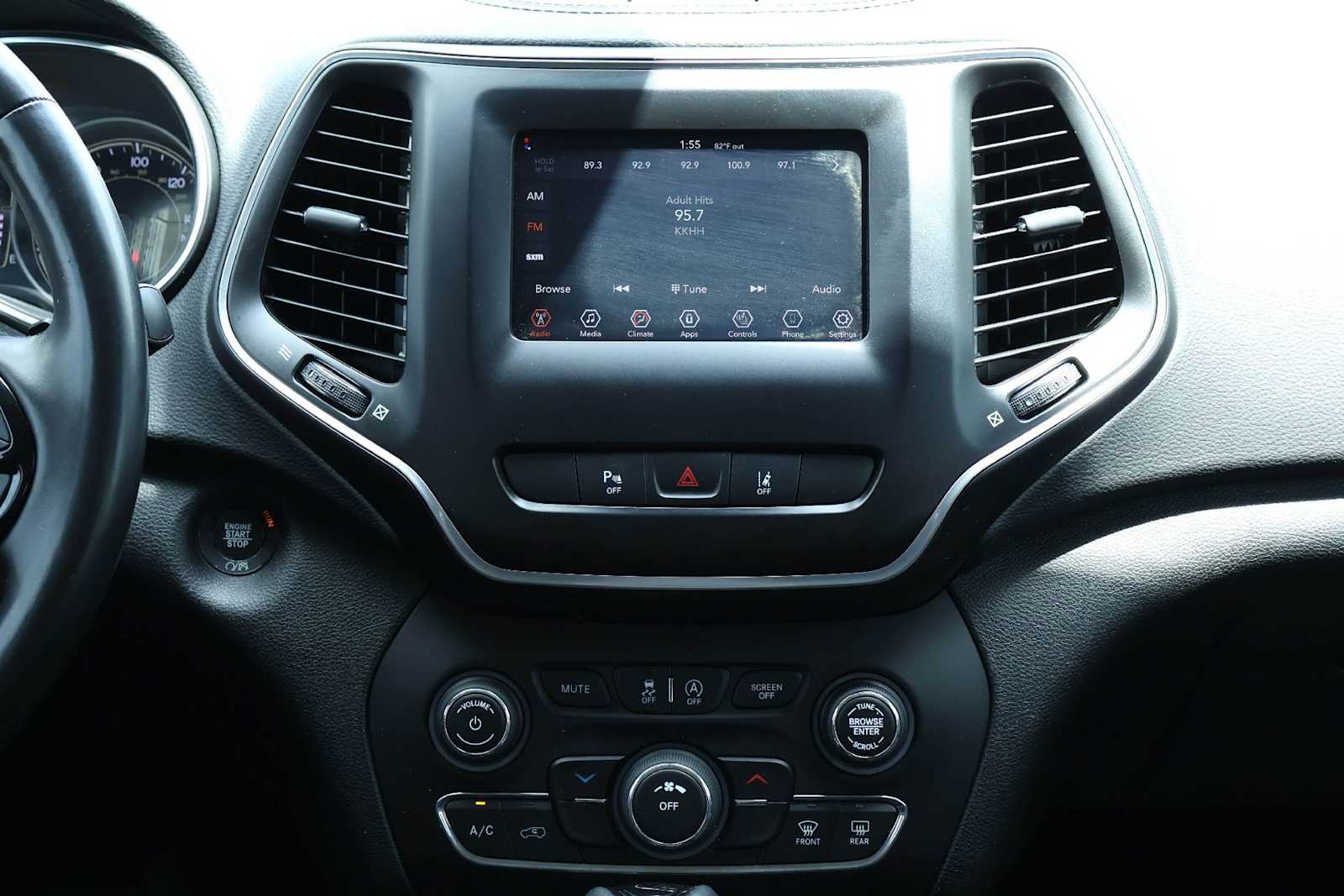 Thumbnail: 2021 Jeep Cherokee - 16