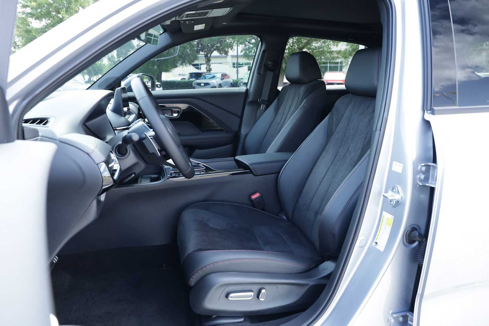 Thumbnail: 2025 Acura ADX - 11