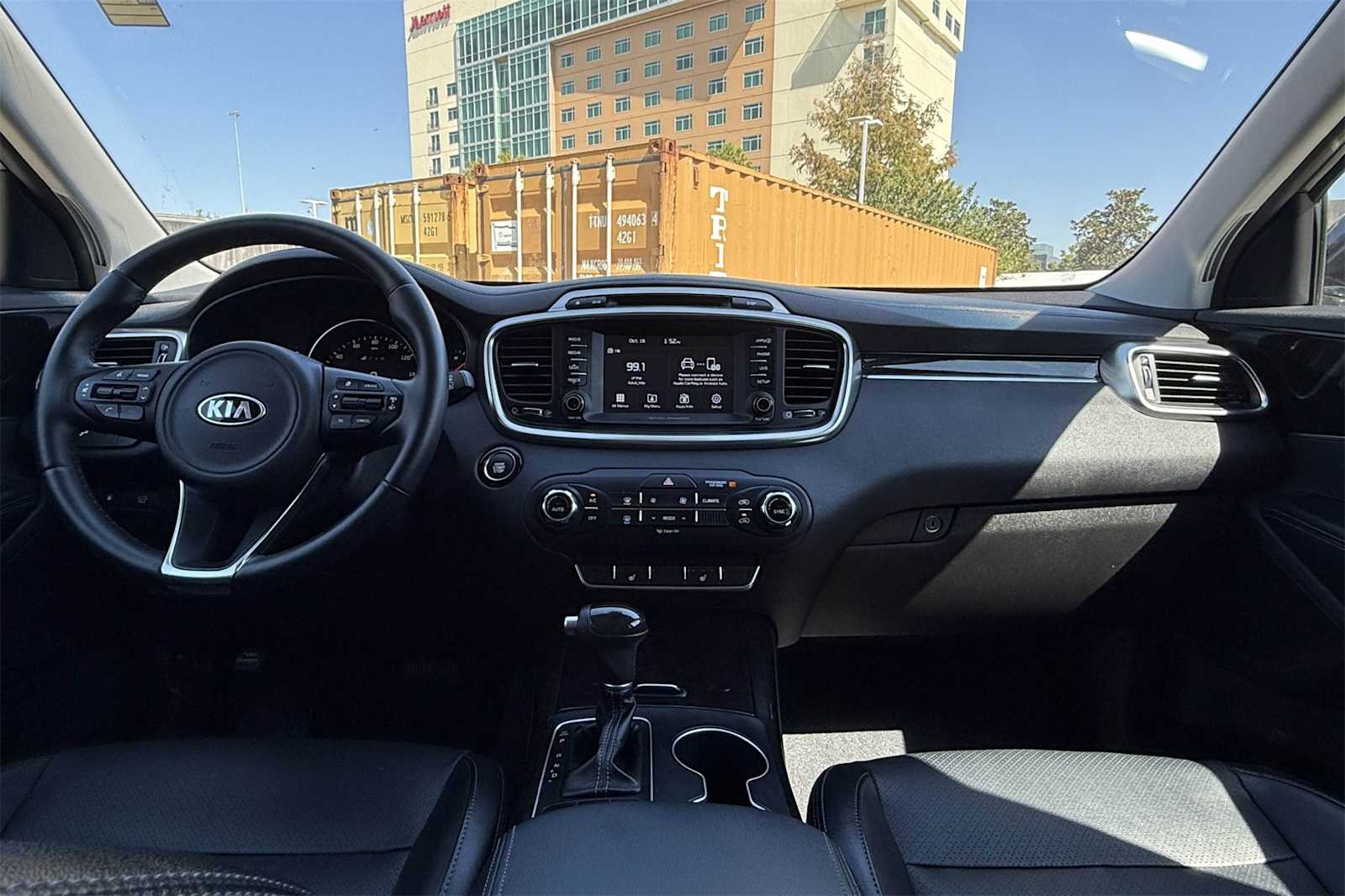 Thumbnail: 2018 Kia Sorento - 10