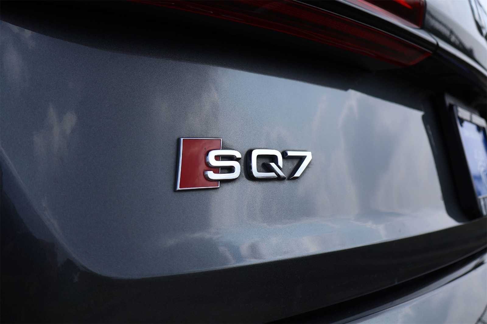 Thumbnail: 2024 Audi SQ7 - 7