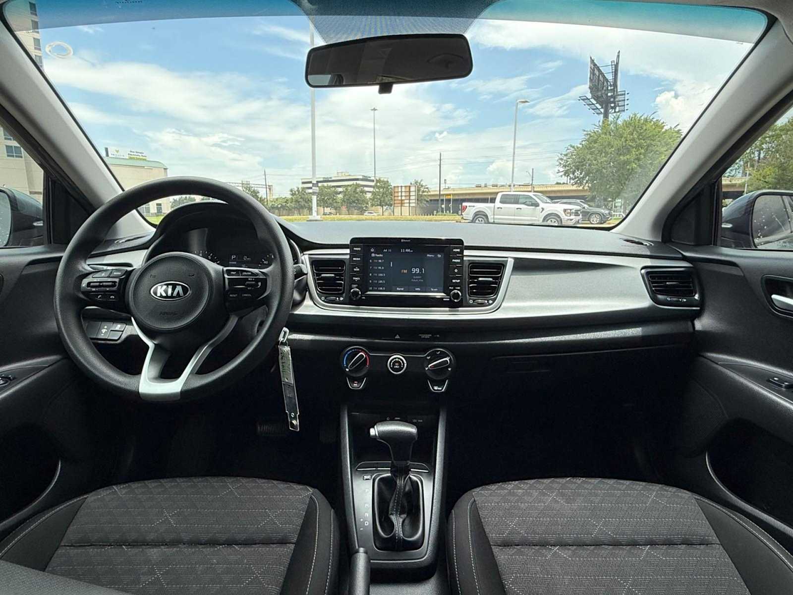 Thumbnail: 2020 Kia Rio - 10
