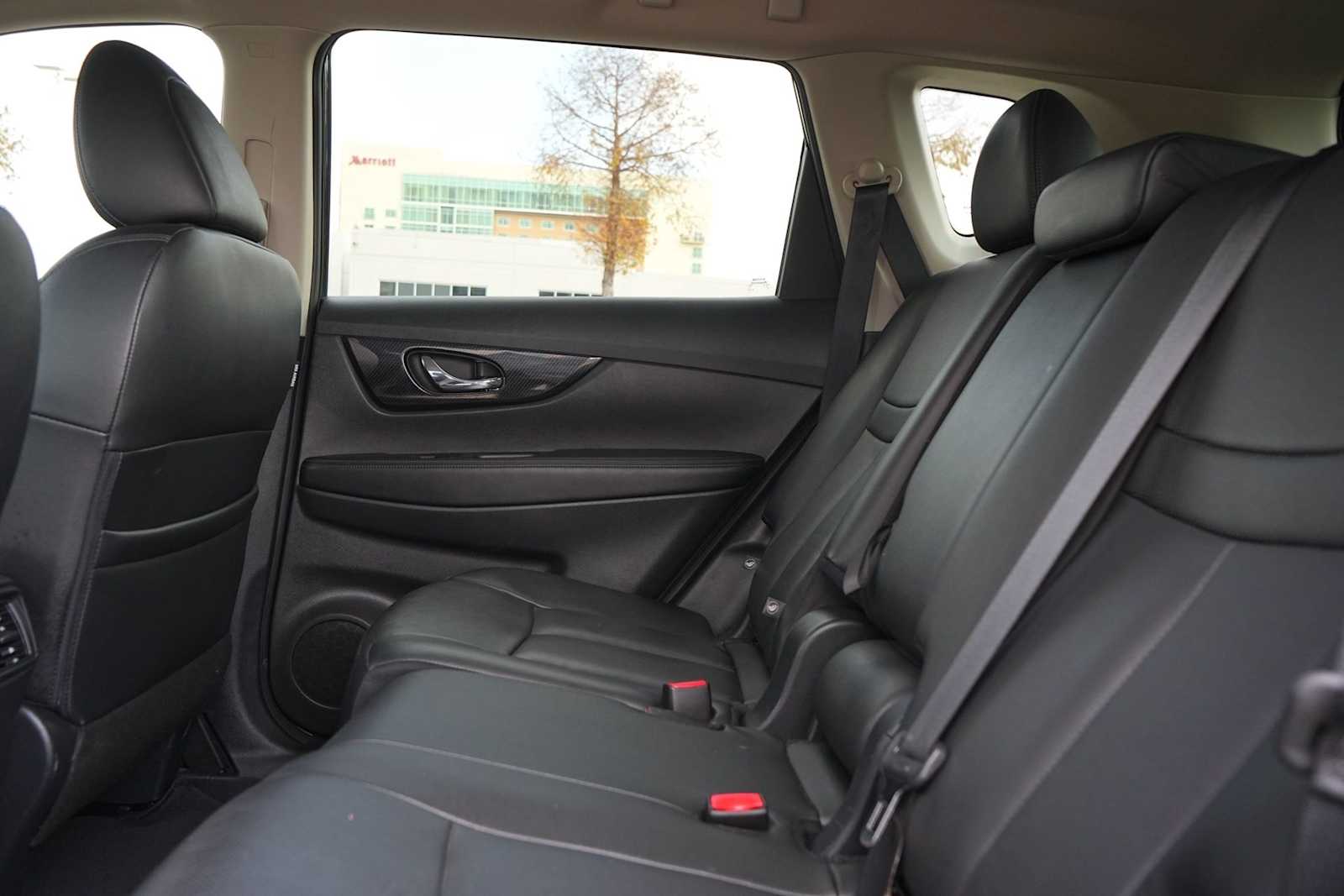 Thumbnail: 2019 Nissan Rogue - 14