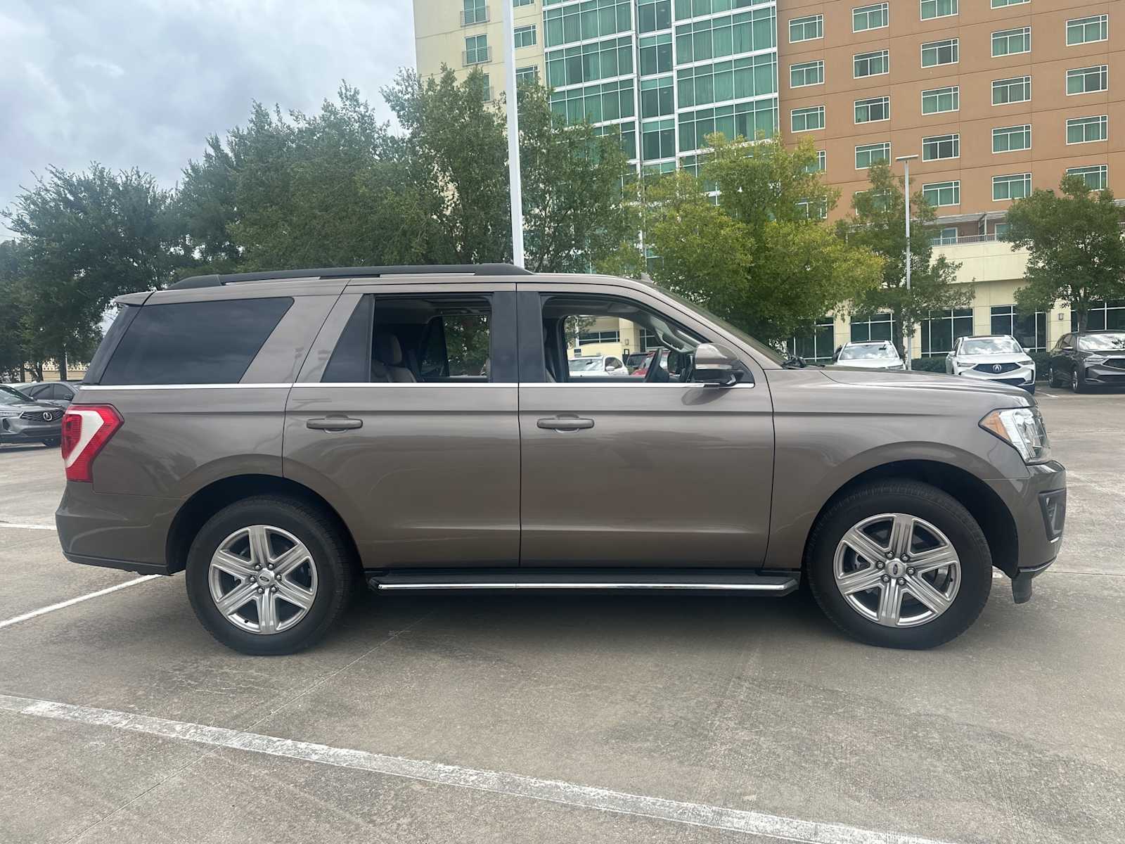 Thumbnail: 2019 Ford Expedition - 4