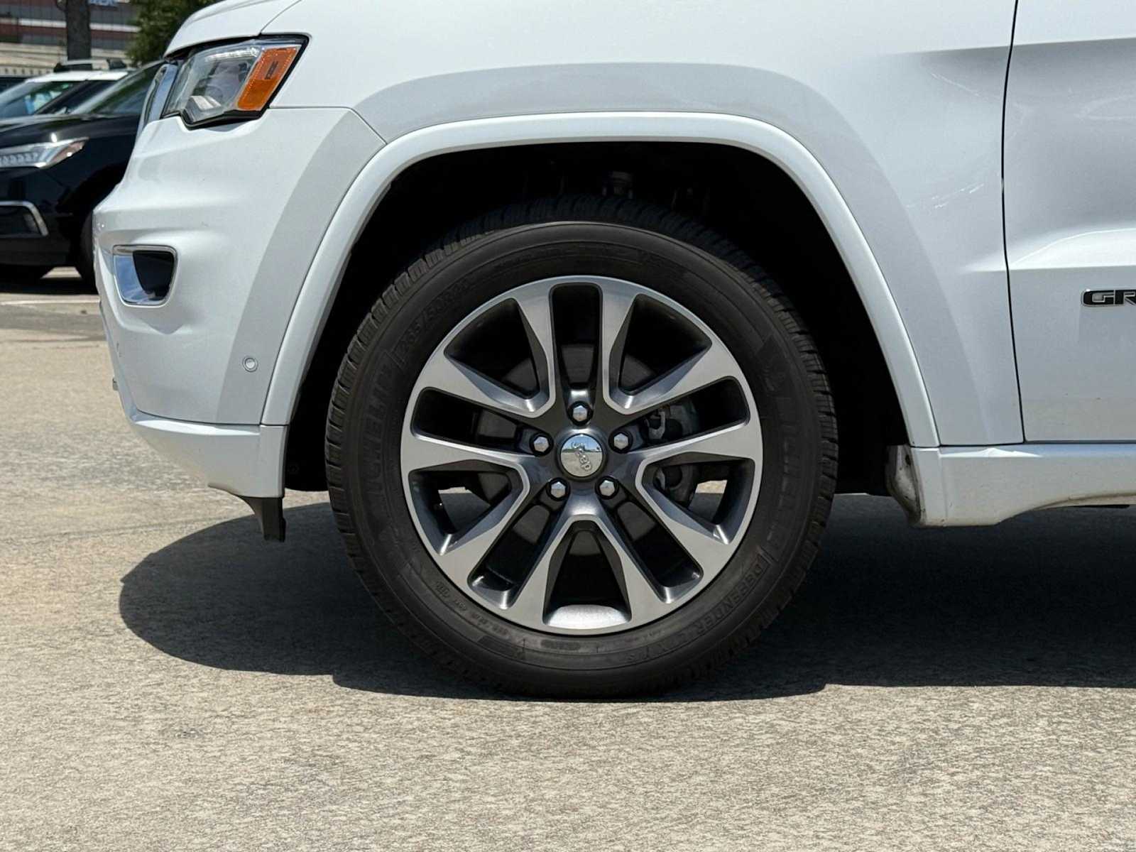 Thumbnail: 2017 Jeep Grand Cherokee - 8