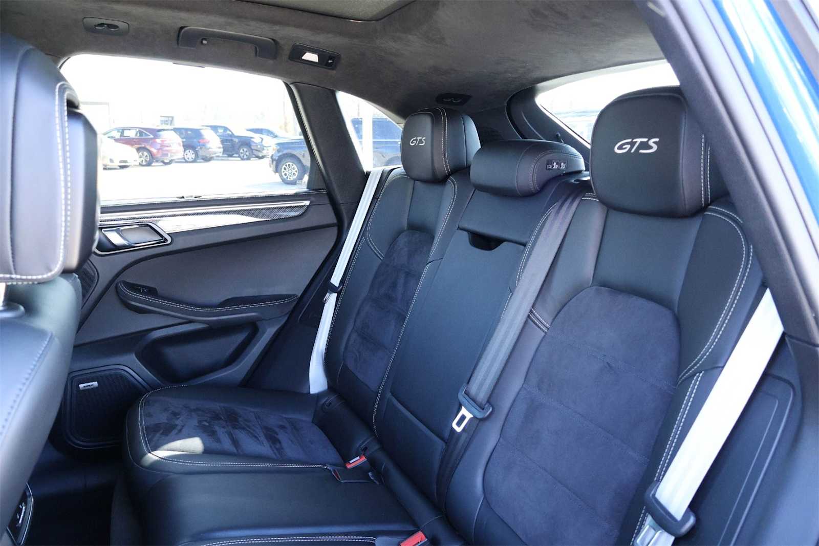 Thumbnail: 2017 Porsche Macan - 13