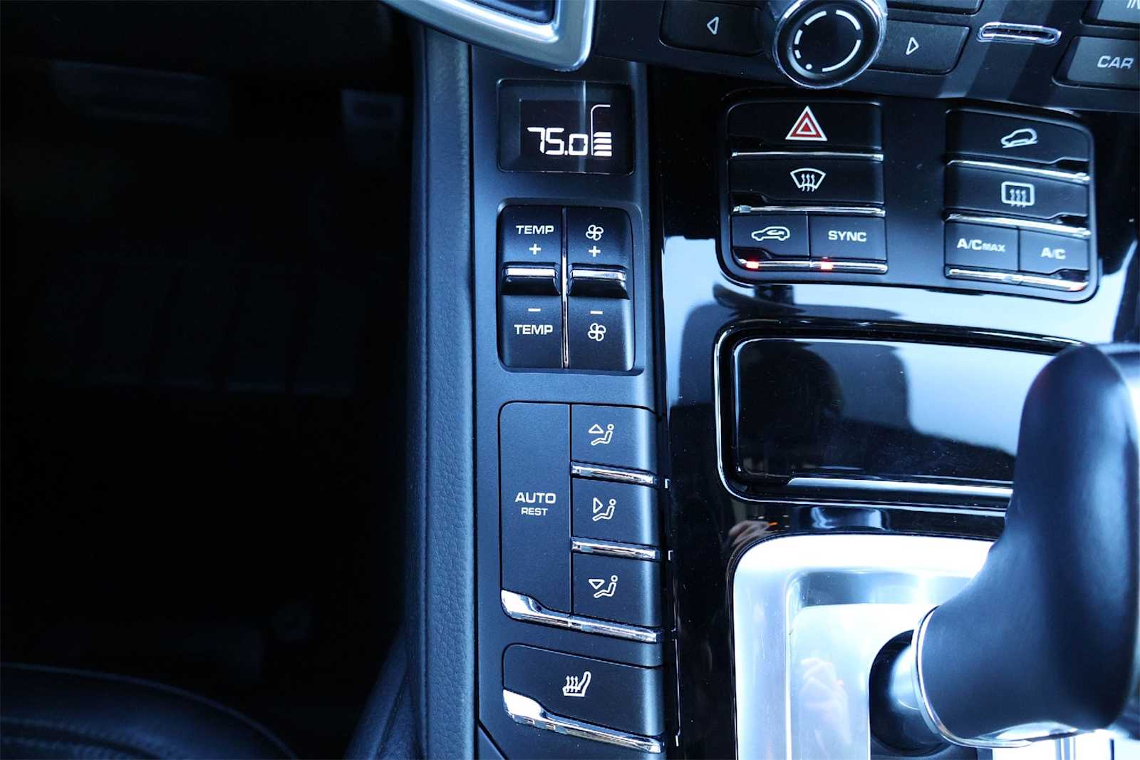 Thumbnail: 2014 Porsche Cayenne - 25