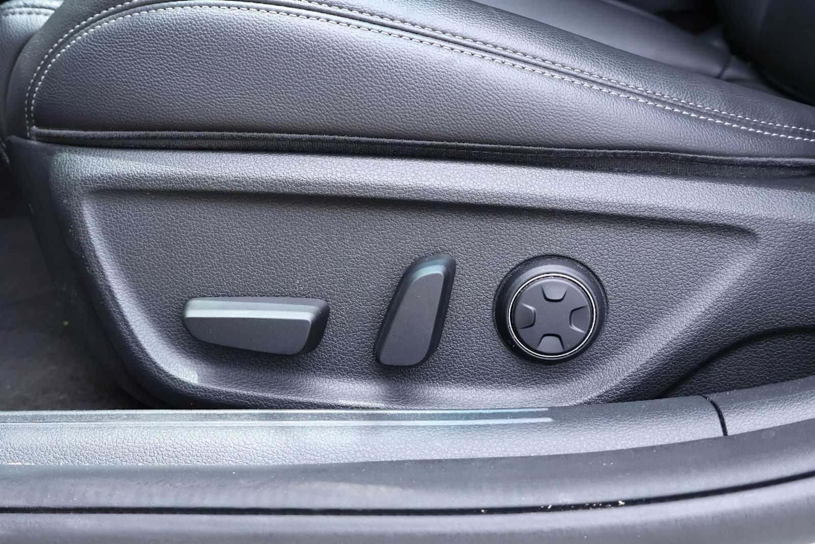 Thumbnail: 2025 Genesis G70 - 24