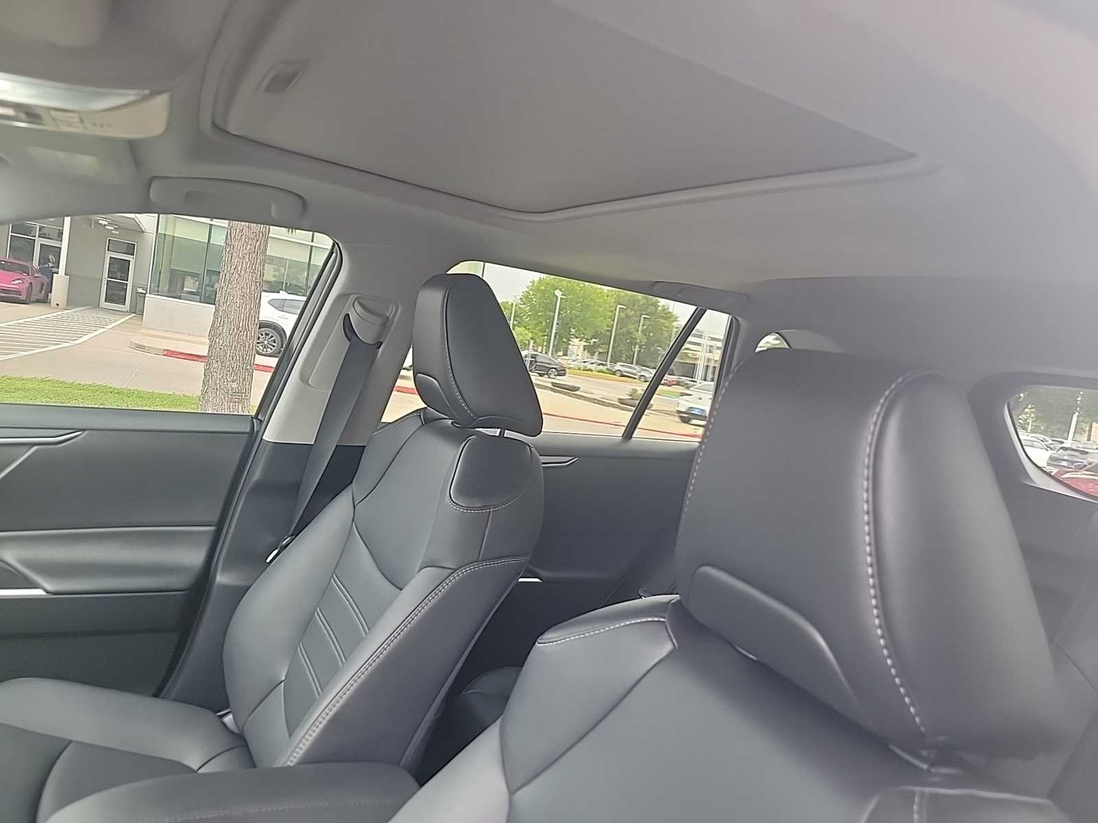 Thumbnail: 2021 Toyota RAV4 - 8