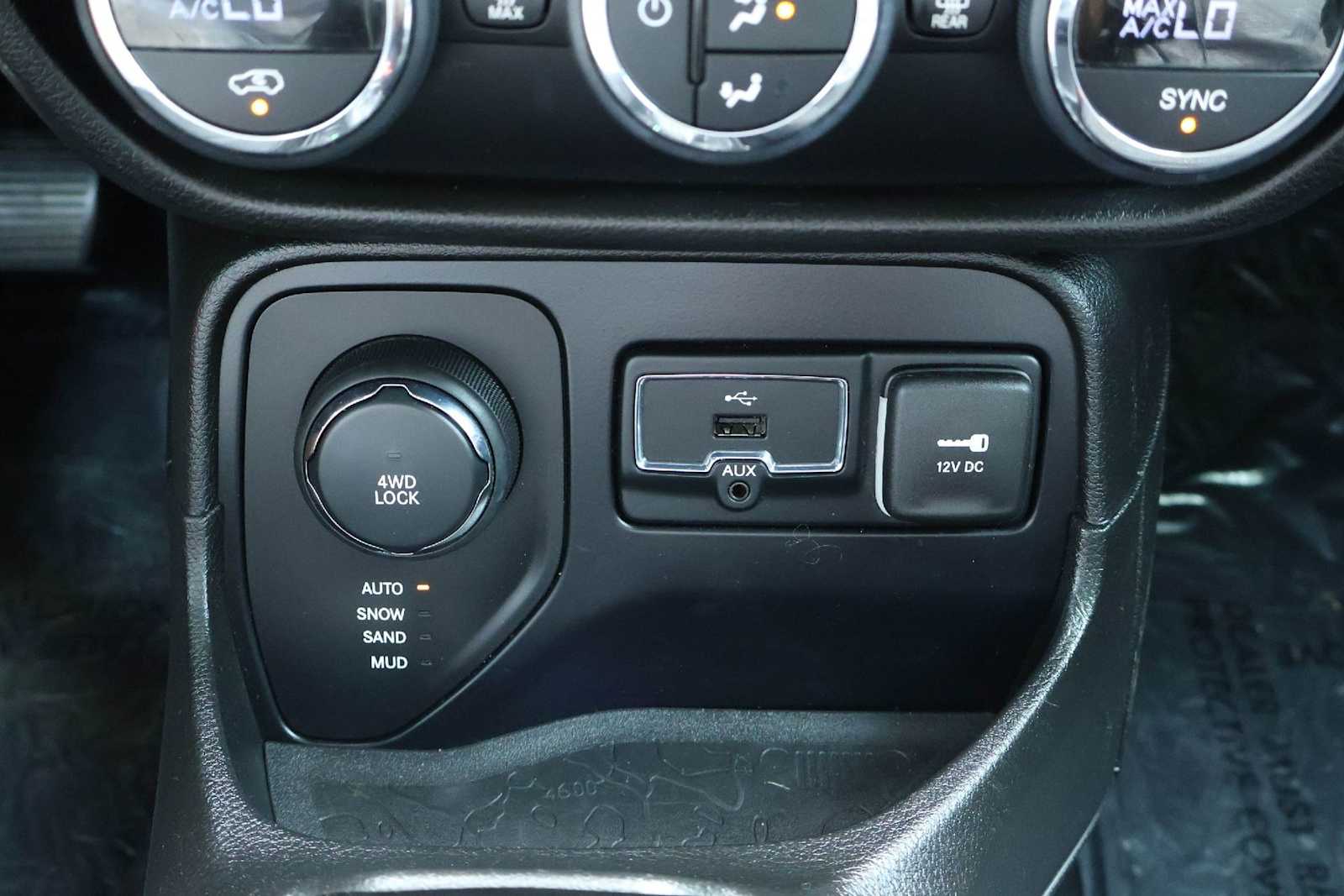 Thumbnail: 2016 Jeep Renegade - 26