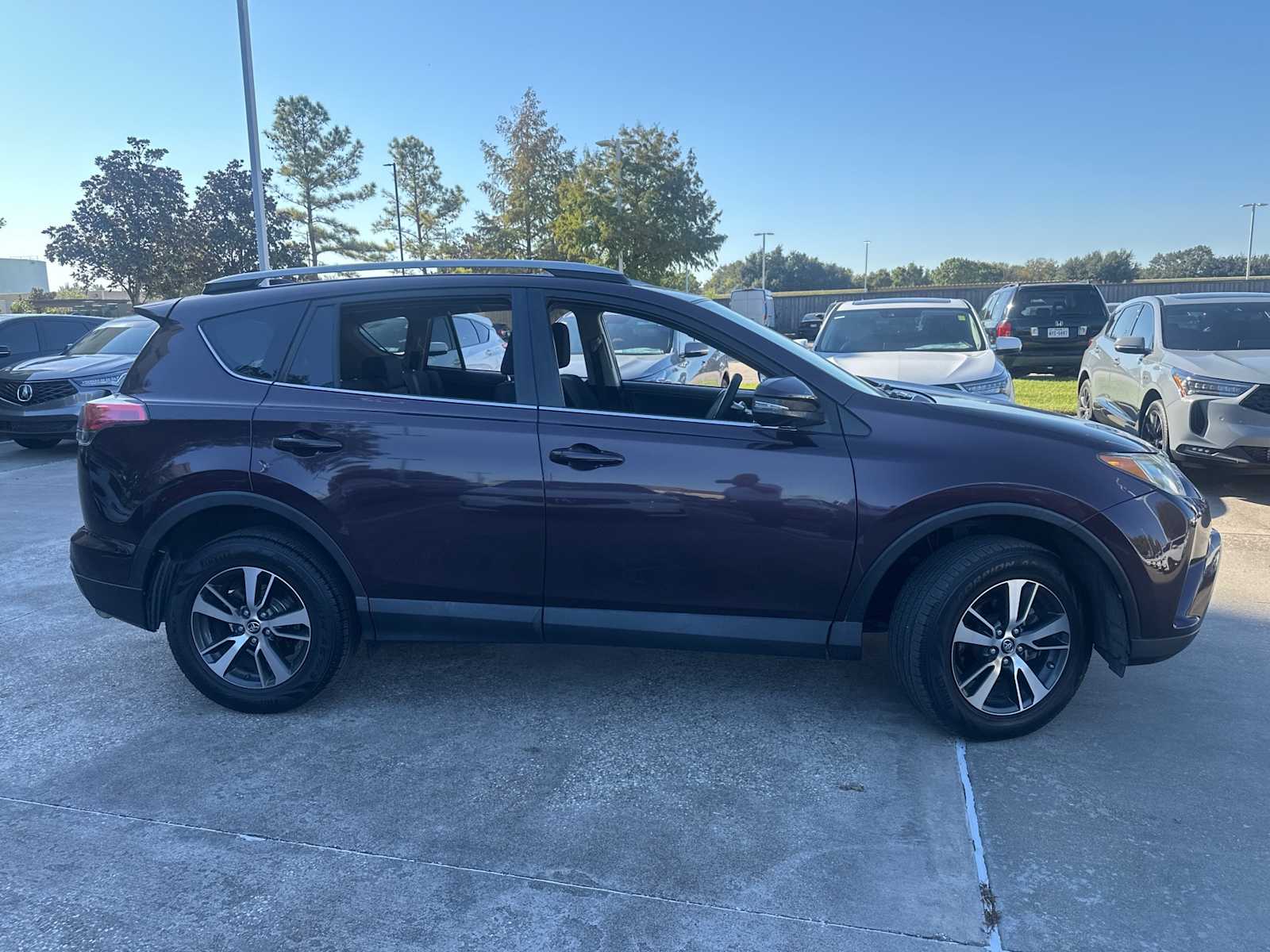 Thumbnail: 2018 Toyota RAV4 - 4