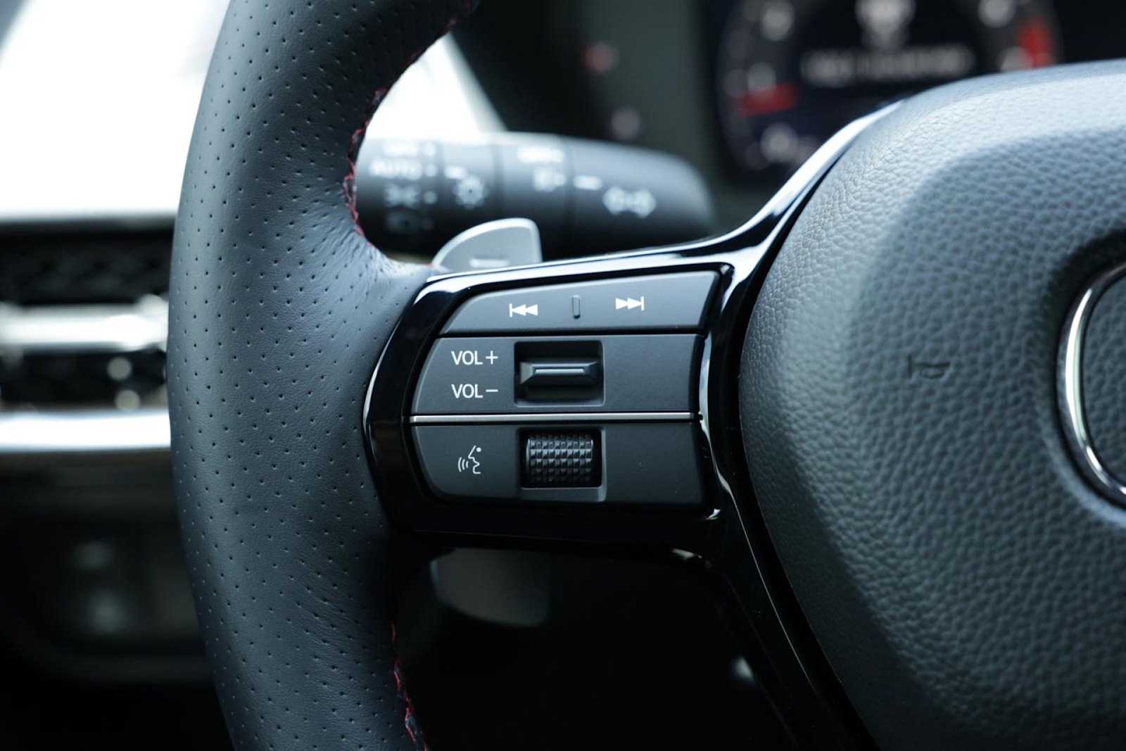 Thumbnail: 2025 Acura ADX - 19