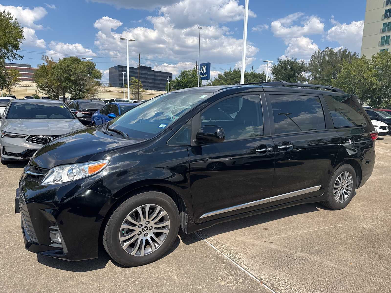 Thumbnail: 2020 Toyota Sienna - 1