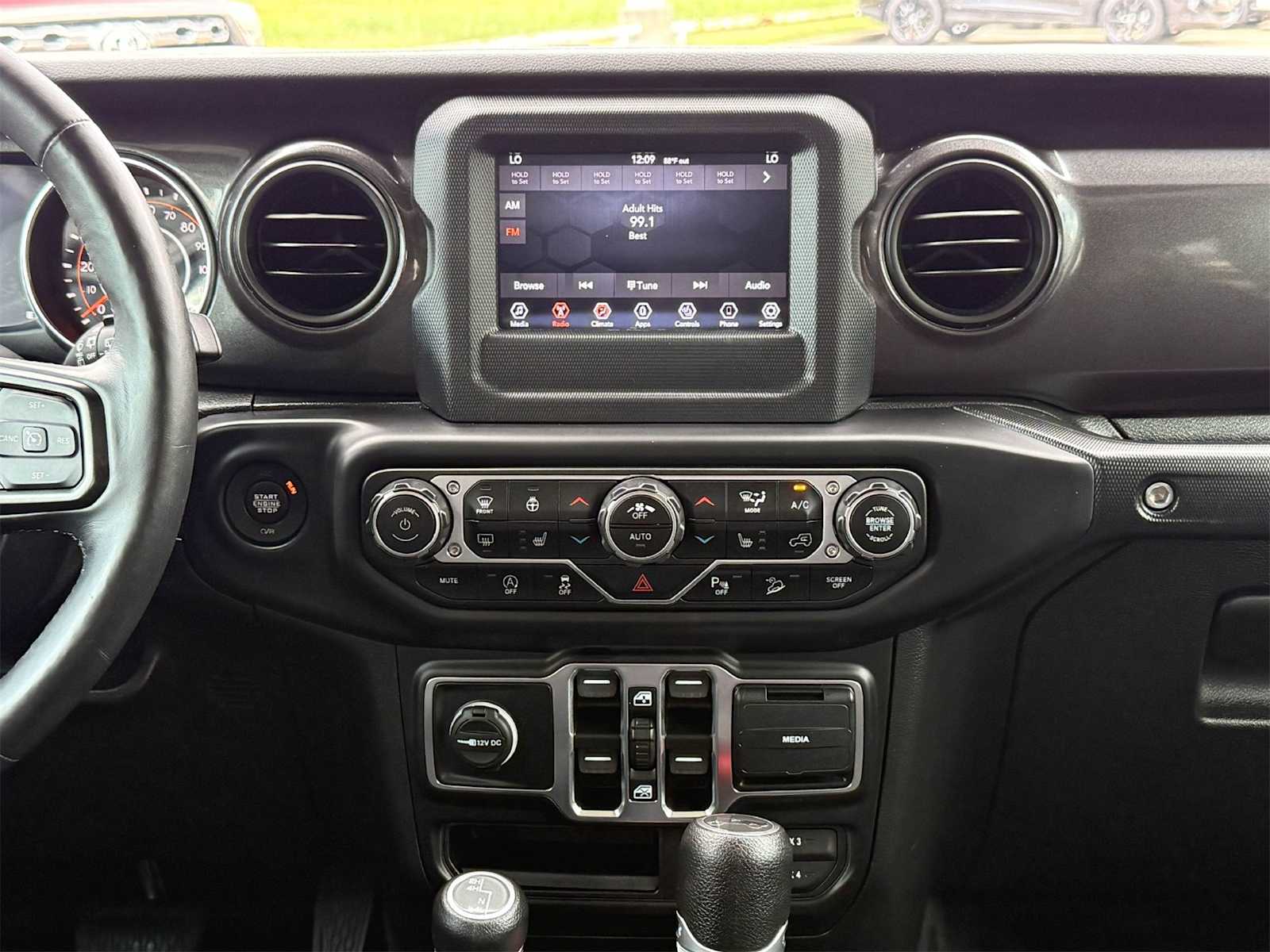 Thumbnail: 2019 Jeep Wrangler - 16