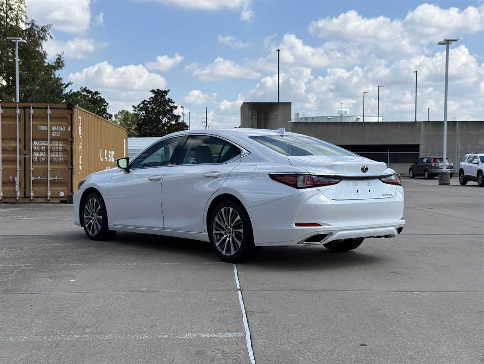 Thumbnail: 2019 Lexus ES - 4