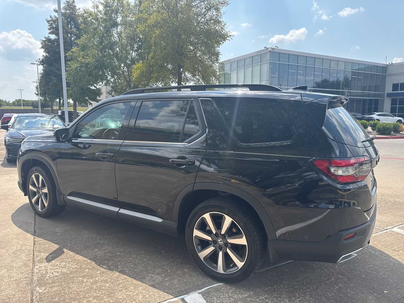 Thumbnail: 2023 Honda Pilot - 3