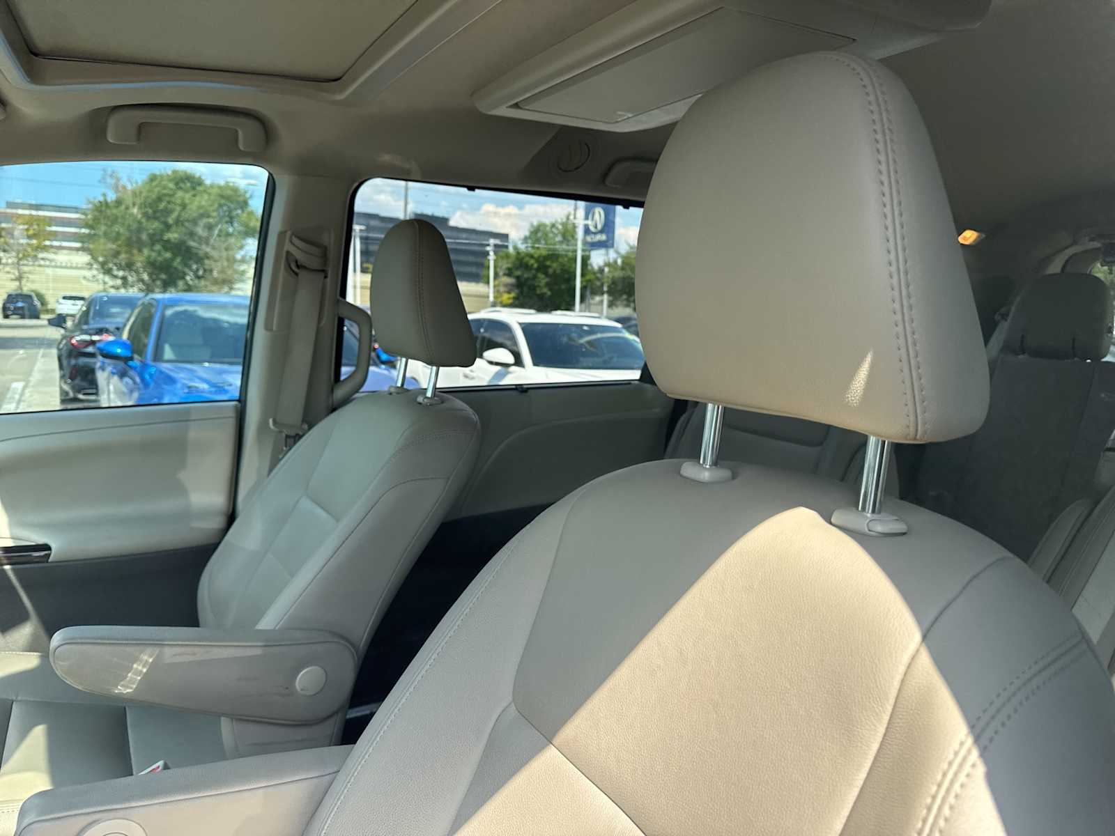 Thumbnail: 2020 Toyota Sienna - 7
