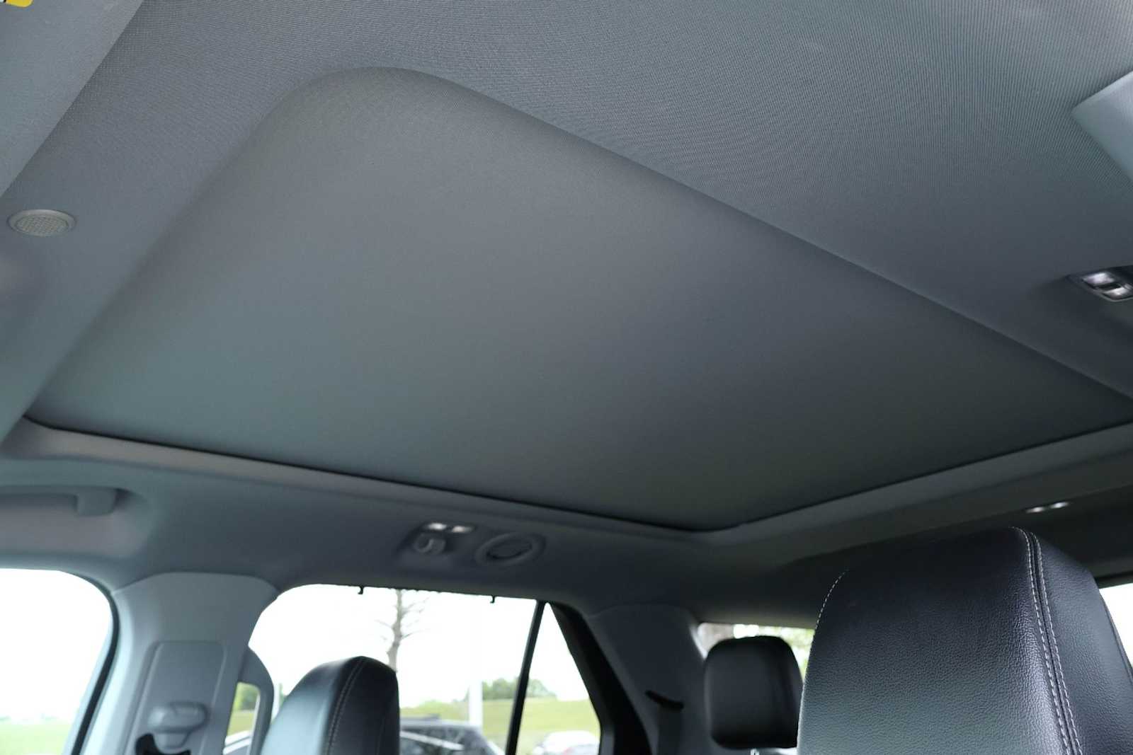 Thumbnail: 2021 Ford Explorer - 28