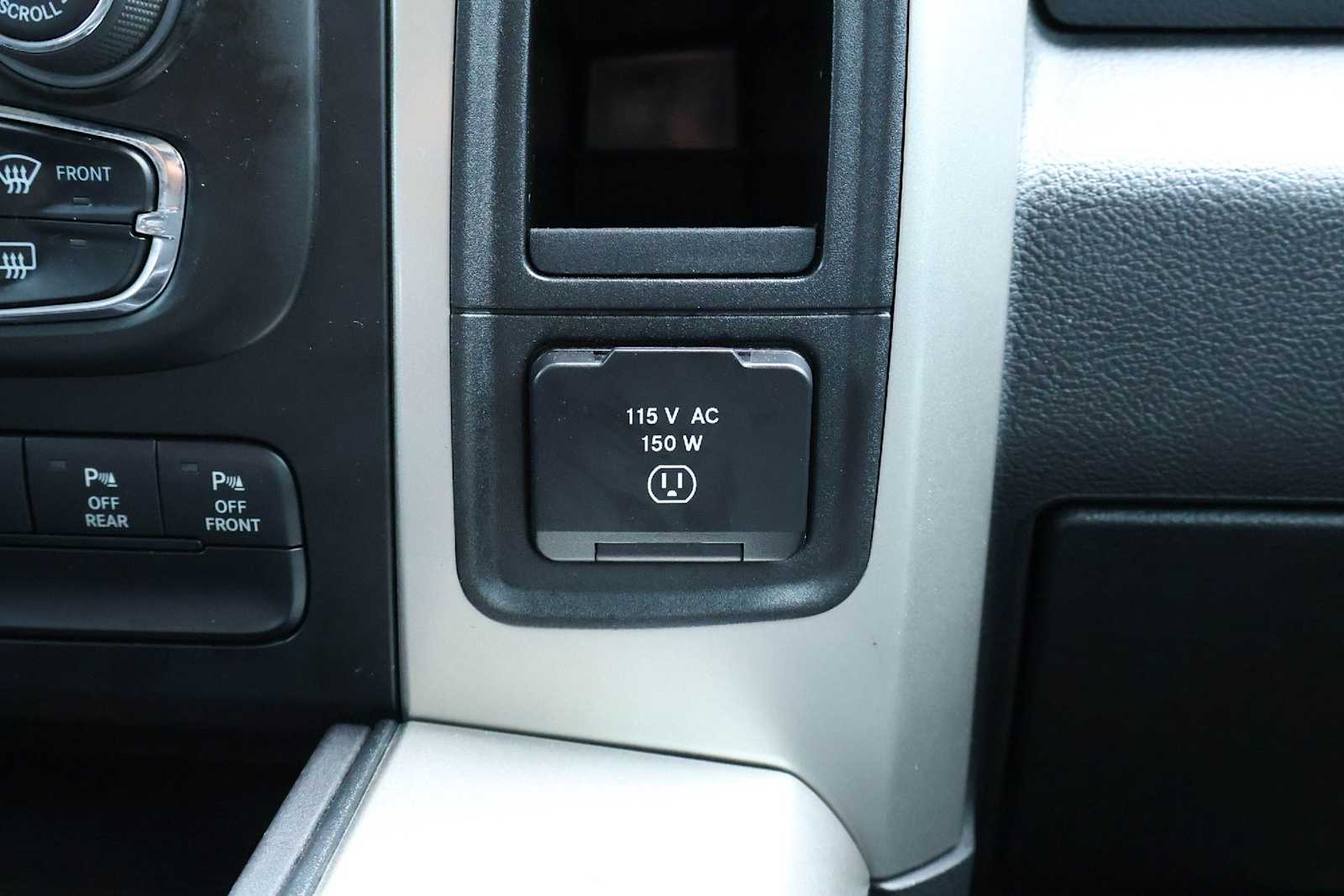 Thumbnail: 2019 RAM 1500 Classic - 27