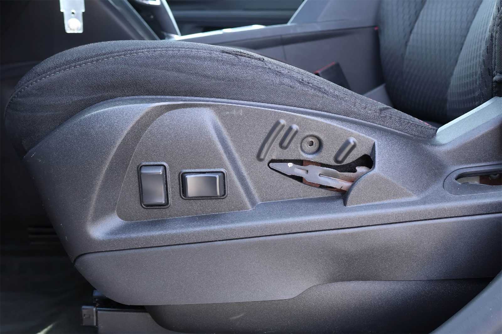 Thumbnail: 2015 Chevrolet Equinox - 24