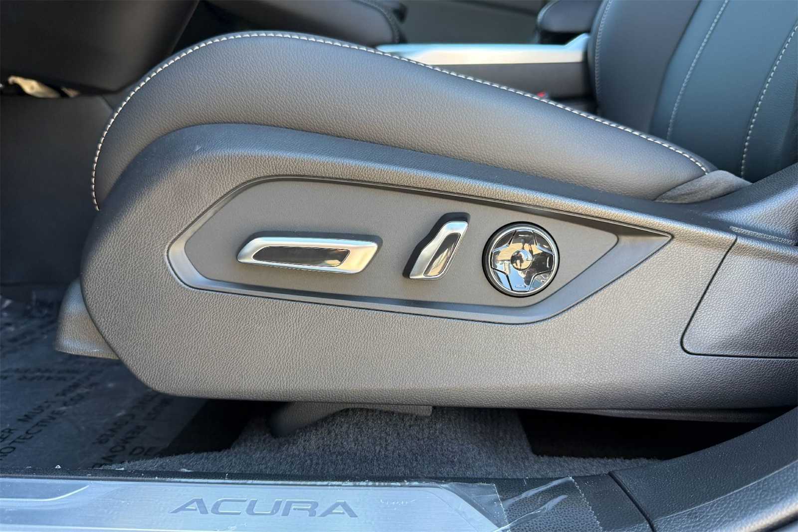 Thumbnail: 2025 Acura RDX - 24